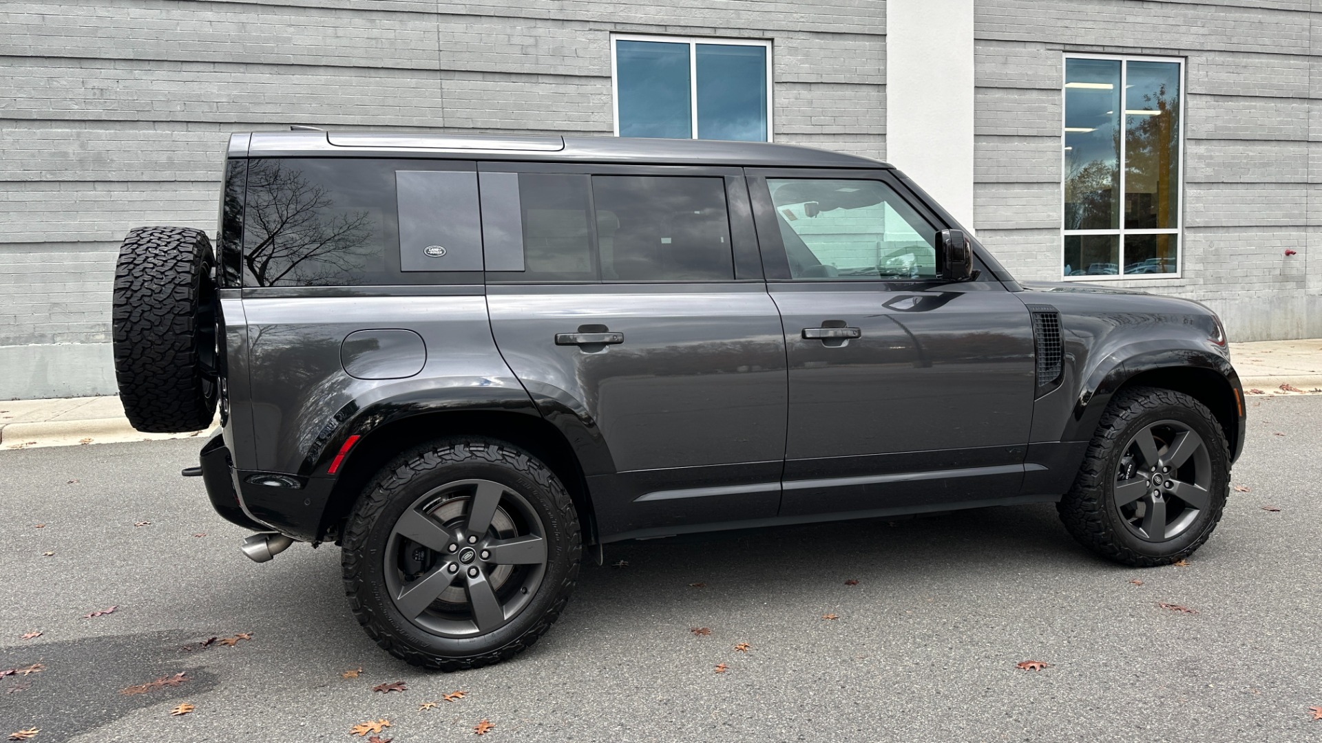 Used 2023 Land Rover Defender V8 20' WHEELS// BLK EXT PACK// LED LIGHT BAR for sale $105,999 at Formula Imports in Charlotte NC 28227 3