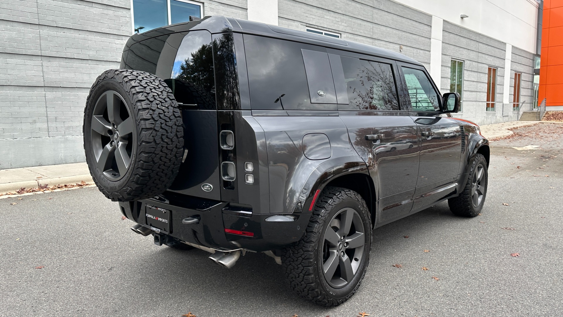 Used 2023 Land Rover Defender V8 20' WHEELS// BLK EXT PACK// LED LIGHT BAR for sale $105,999 at Formula Imports in Charlotte NC 28227 4