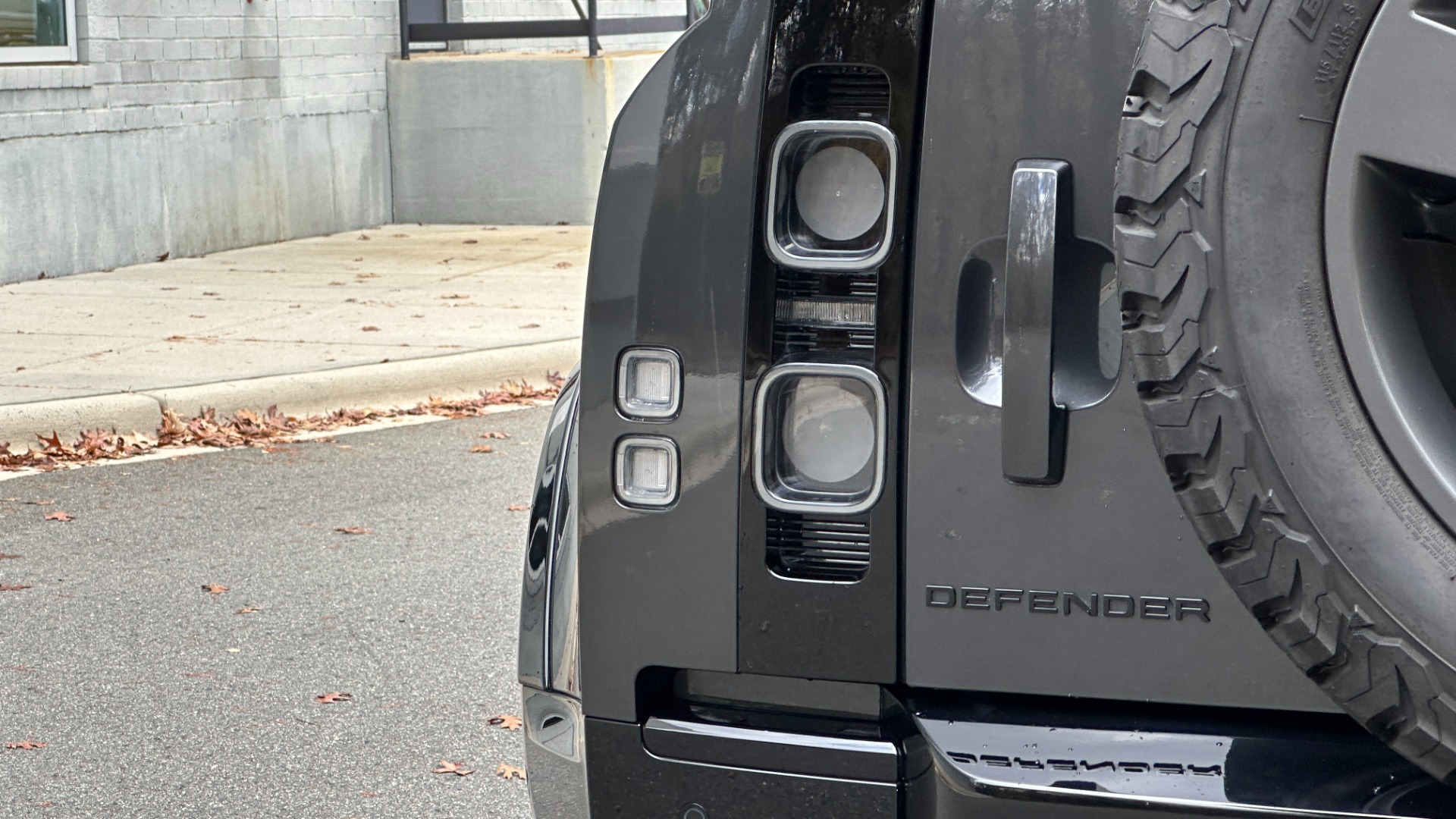 Used 2023 Land Rover Defender V8 20' WHEELS// BLK EXT PACK// LED LIGHT BAR for sale $105,999 at Formula Imports in Charlotte NC 28227 51