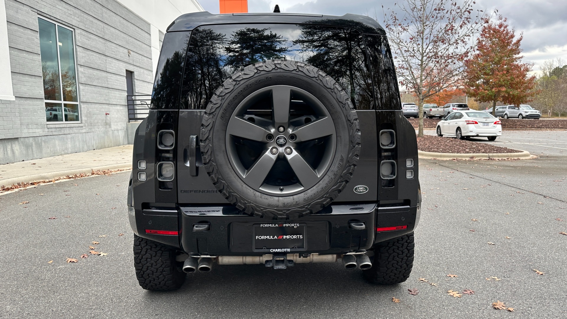 Used 2023 Land Rover Defender V8 20' WHEELS// BLK EXT PACK// LED LIGHT BAR for sale $105,999 at Formula Imports in Charlotte NC 28227 9
