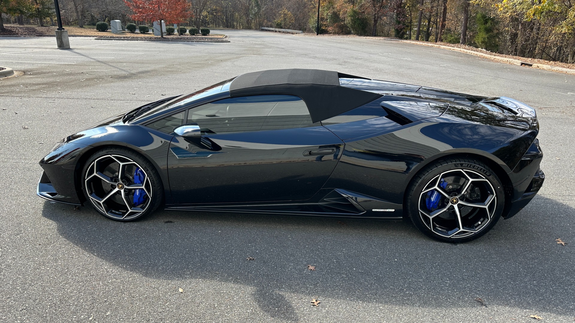Used 2020 Lamborghini Huracan EVO SPYDER / FRONT LIFT / FULL PAINT PROTECTION FILM / CARBON CERAMICS for sale $280,000 at Formula Imports in Charlotte NC 28227 11
