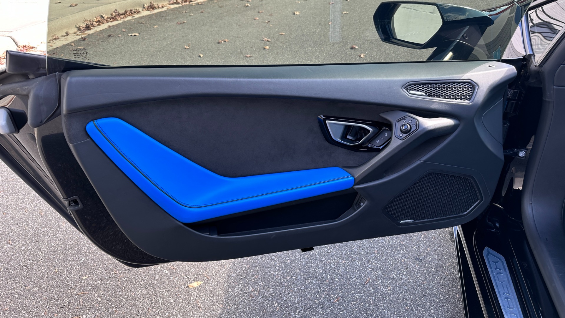Used 2020 Lamborghini Huracan EVO SPYDER / FRONT LIFT / FULL PAINT PROTECTION FILM / CARBON CERAMICS for sale $280,000 at Formula Imports in Charlotte NC 28227 15