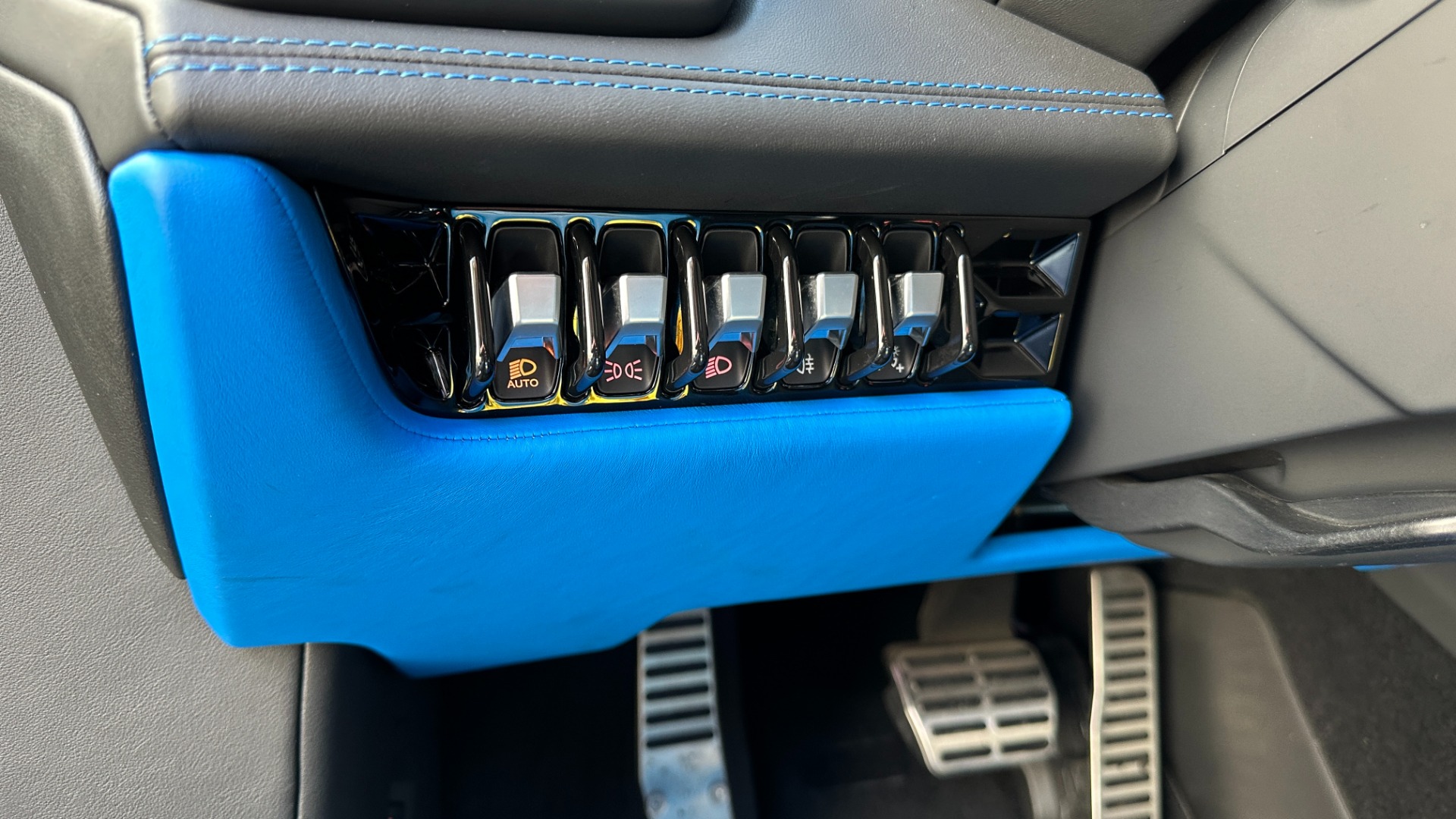 Used 2020 Lamborghini Huracan EVO SPYDER / FRONT LIFT / FULL PAINT PROTECTION FILM / CARBON CERAMICS for sale $280,000 at Formula Imports in Charlotte NC 28227 23