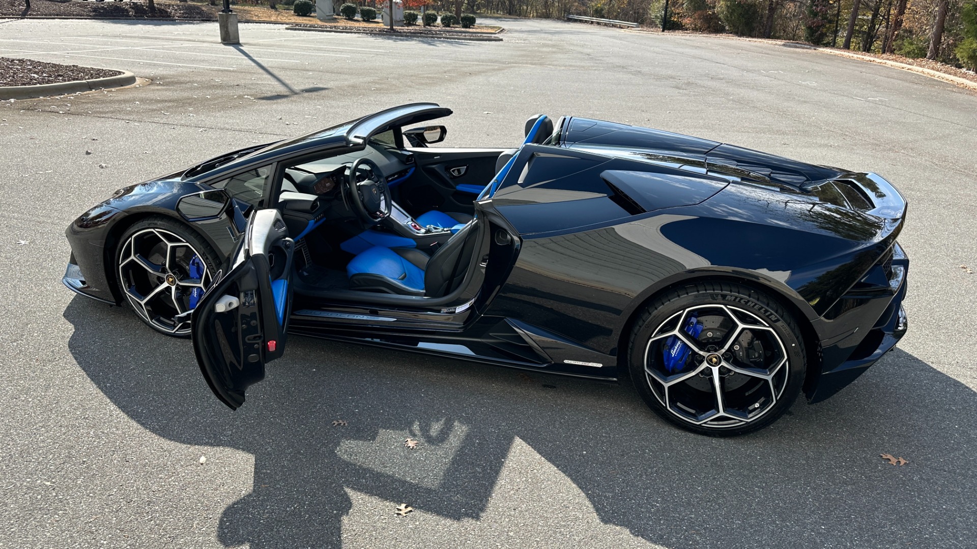Used 2020 Lamborghini Huracan EVO SPYDER / FRONT LIFT / FULL PAINT PROTECTION FILM / CARBON CERAMICS for sale $280,000 at Formula Imports in Charlotte NC 28227 3