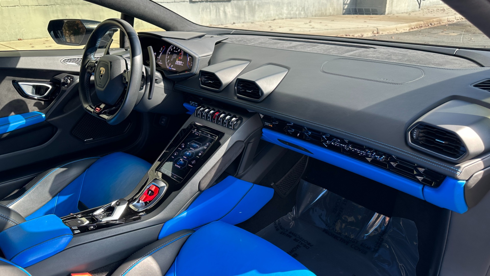 Used 2020 Lamborghini Huracan EVO SPYDER / FRONT LIFT / FULL PAINT PROTECTION FILM / CARBON CERAMICS for sale $280,000 at Formula Imports in Charlotte NC 28227 32