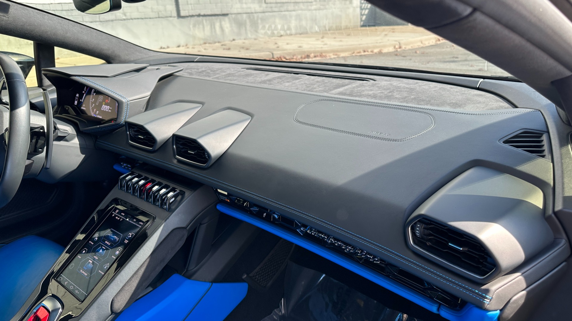 Used 2020 Lamborghini Huracan EVO SPYDER / FRONT LIFT / FULL PAINT PROTECTION FILM / CARBON CERAMICS for sale $280,000 at Formula Imports in Charlotte NC 28227 36