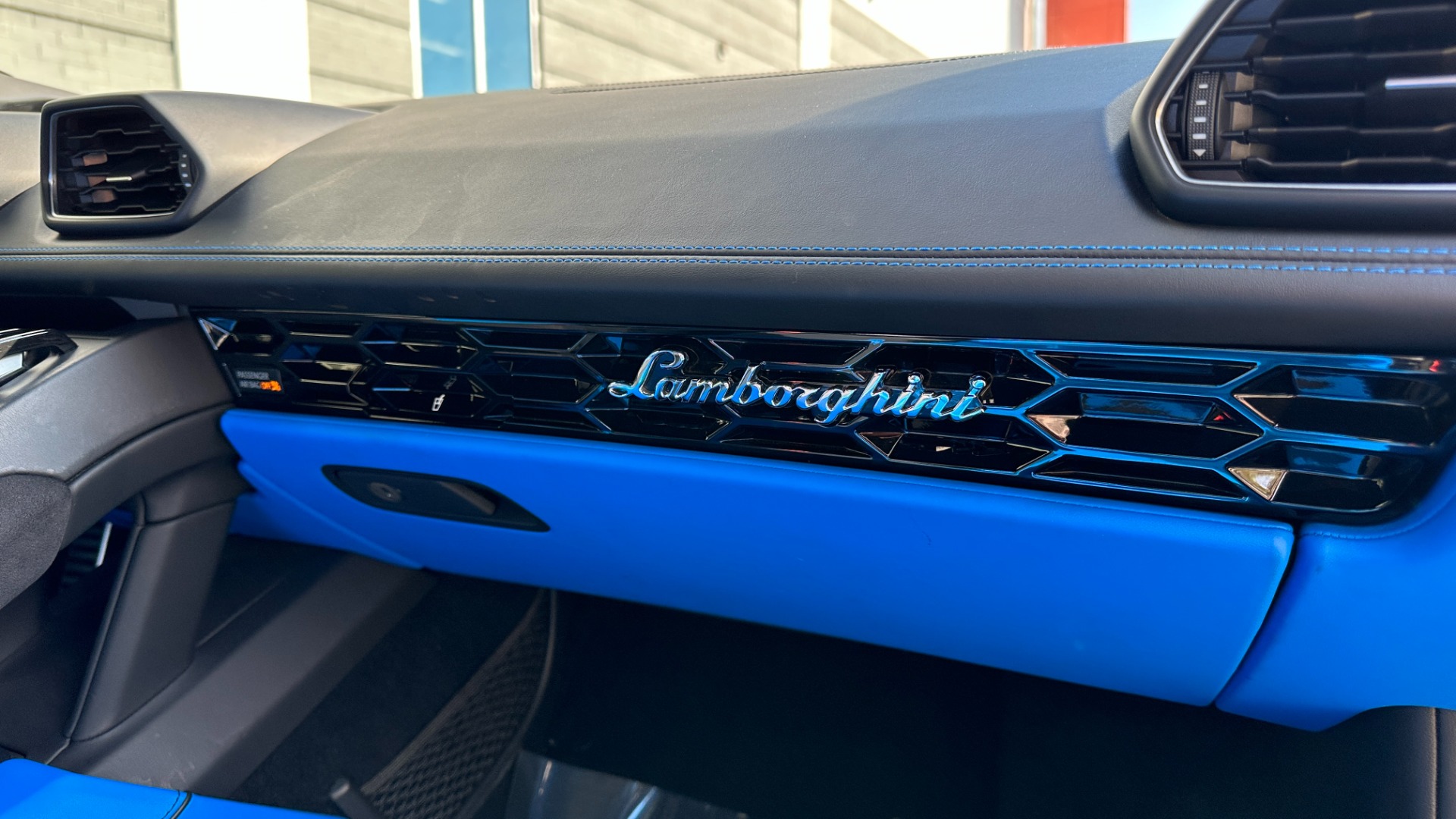 Used 2020 Lamborghini Huracan EVO SPYDER / FRONT LIFT / FULL PAINT PROTECTION FILM / CARBON CERAMICS for sale $280,000 at Formula Imports in Charlotte NC 28227 37
