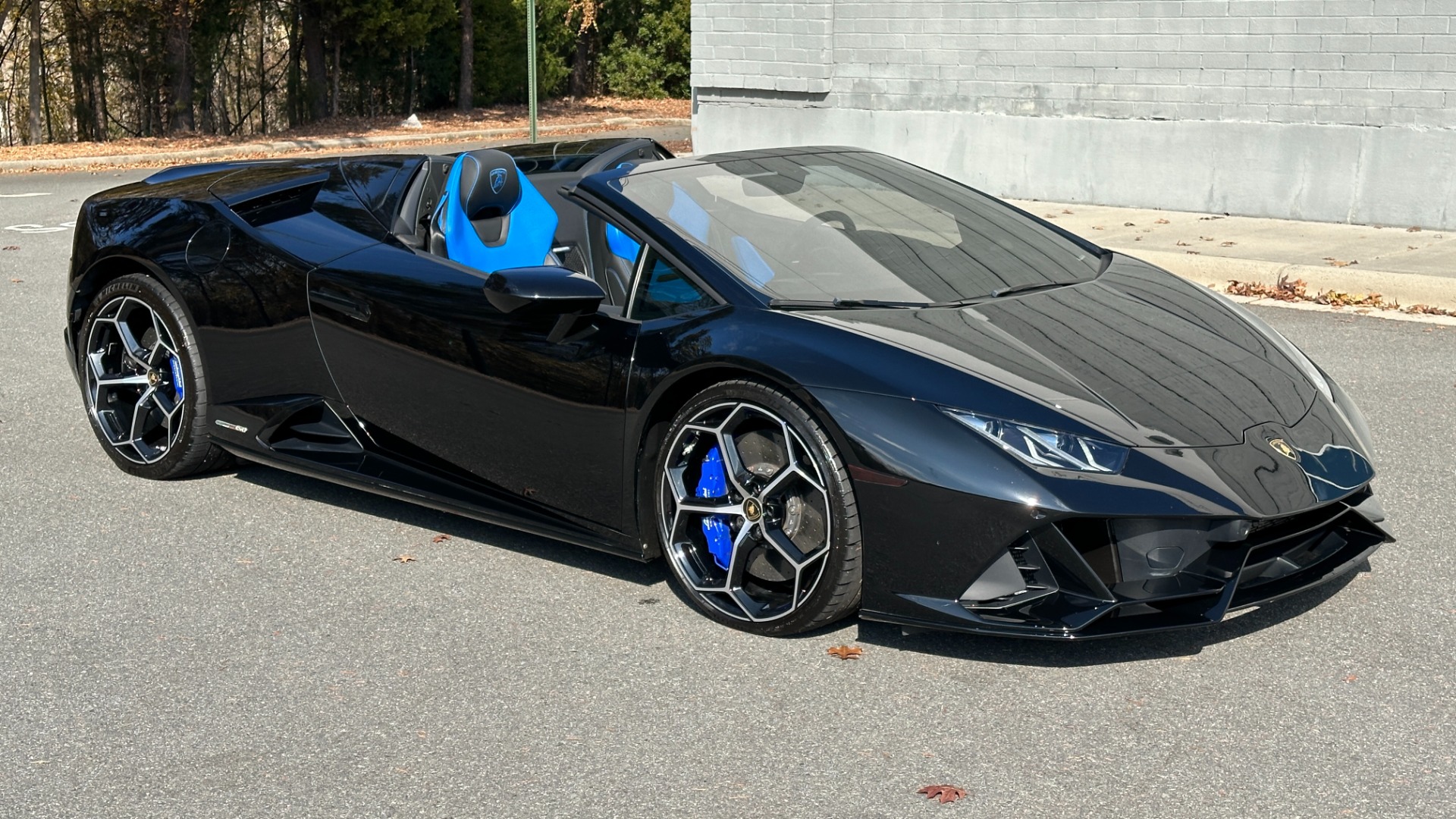 Used 2020 Lamborghini Huracan EVO SPYDER / FRONT LIFT / FULL PAINT PROTECTION FILM / CARBON CERAMICS for sale $280,000 at Formula Imports in Charlotte NC 28227 4