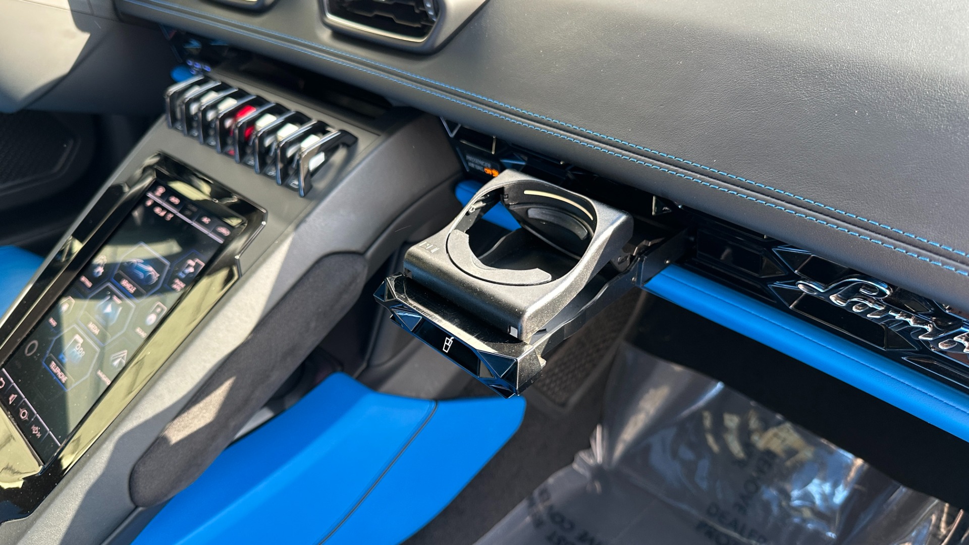 Used 2020 Lamborghini Huracan EVO SPYDER / FRONT LIFT / FULL PAINT PROTECTION FILM / CARBON CERAMICS for sale $280,000 at Formula Imports in Charlotte NC 28227 40