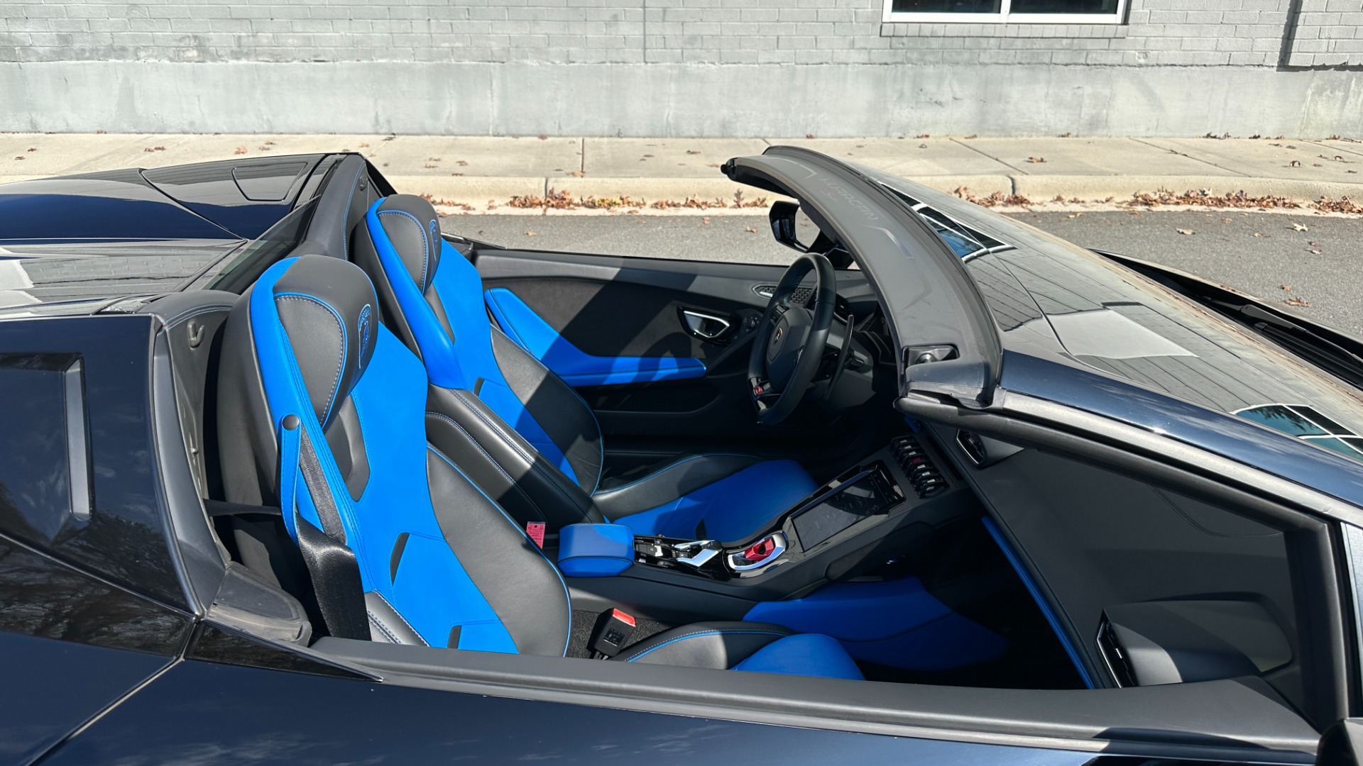 Used 2020 Lamborghini Huracan EVO SPYDER / FRONT LIFT / FULL PAINT PROTECTION FILM / CARBON CERAMICS for sale $280,000 at Formula Imports in Charlotte NC 28227 42