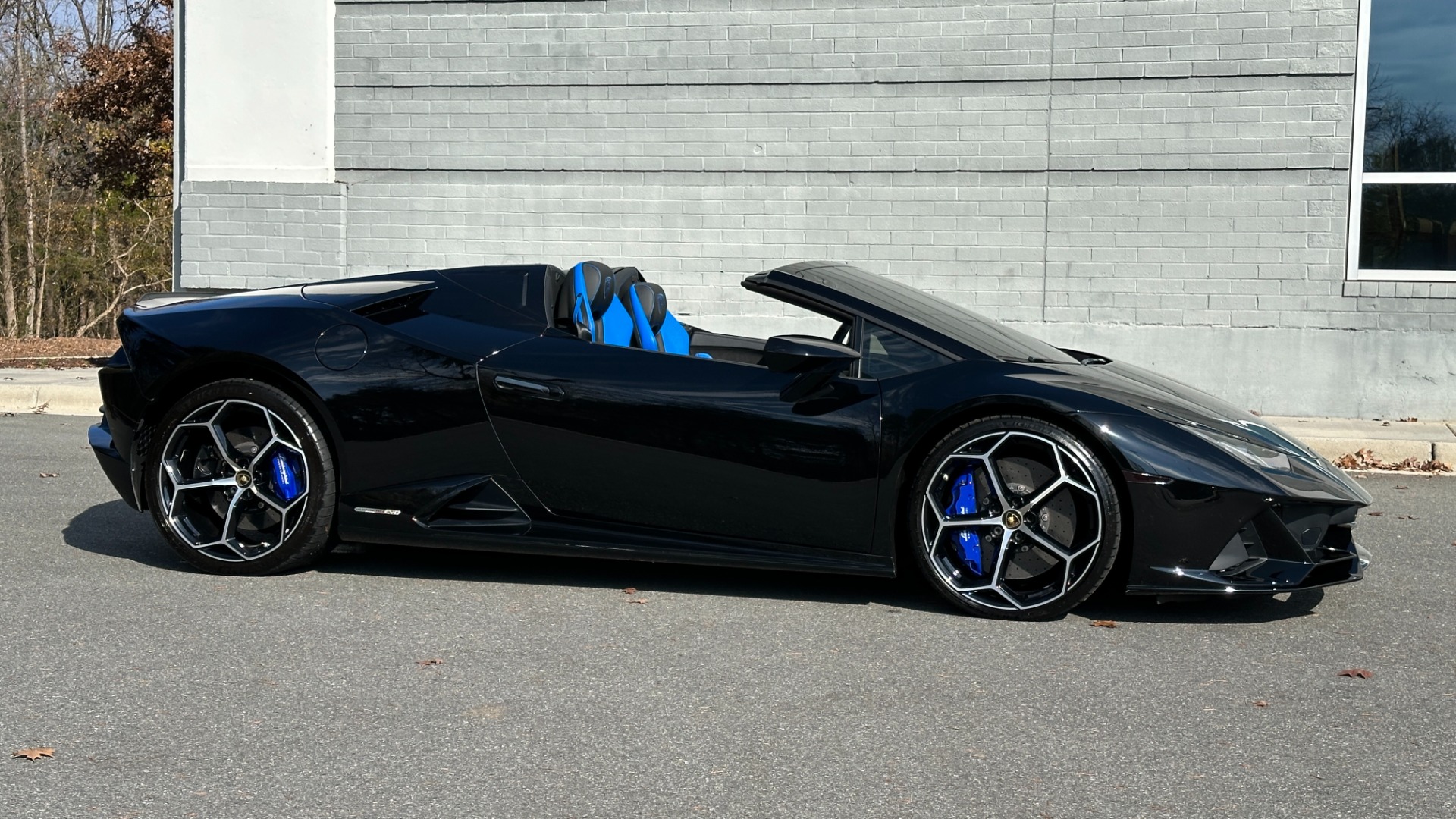 Used 2020 Lamborghini Huracan EVO SPYDER / FRONT LIFT / FULL PAINT PROTECTION FILM / CARBON CERAMICS for sale $280,000 at Formula Imports in Charlotte NC 28227 5