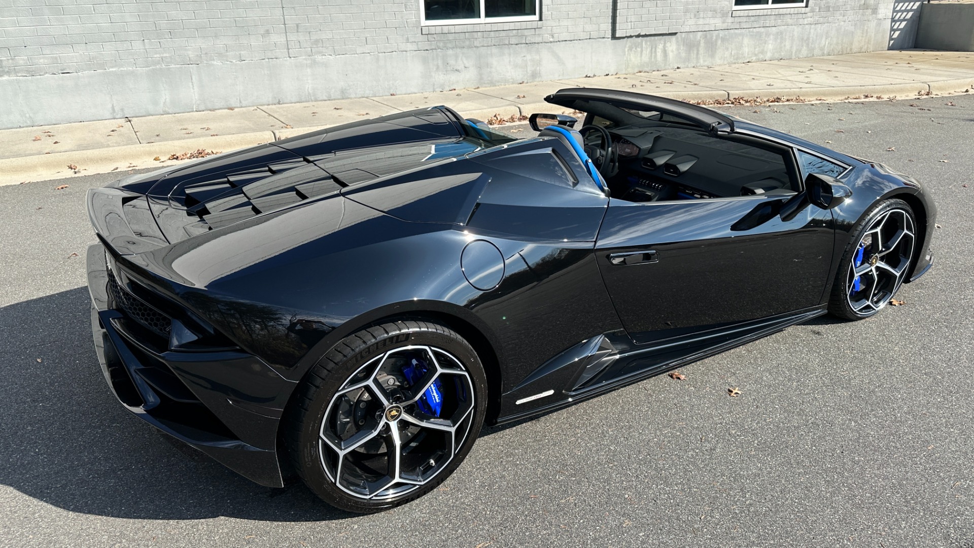 Used 2020 Lamborghini Huracan EVO SPYDER / FRONT LIFT / FULL PAINT PROTECTION FILM / CARBON CERAMICS for sale $280,000 at Formula Imports in Charlotte NC 28227 6