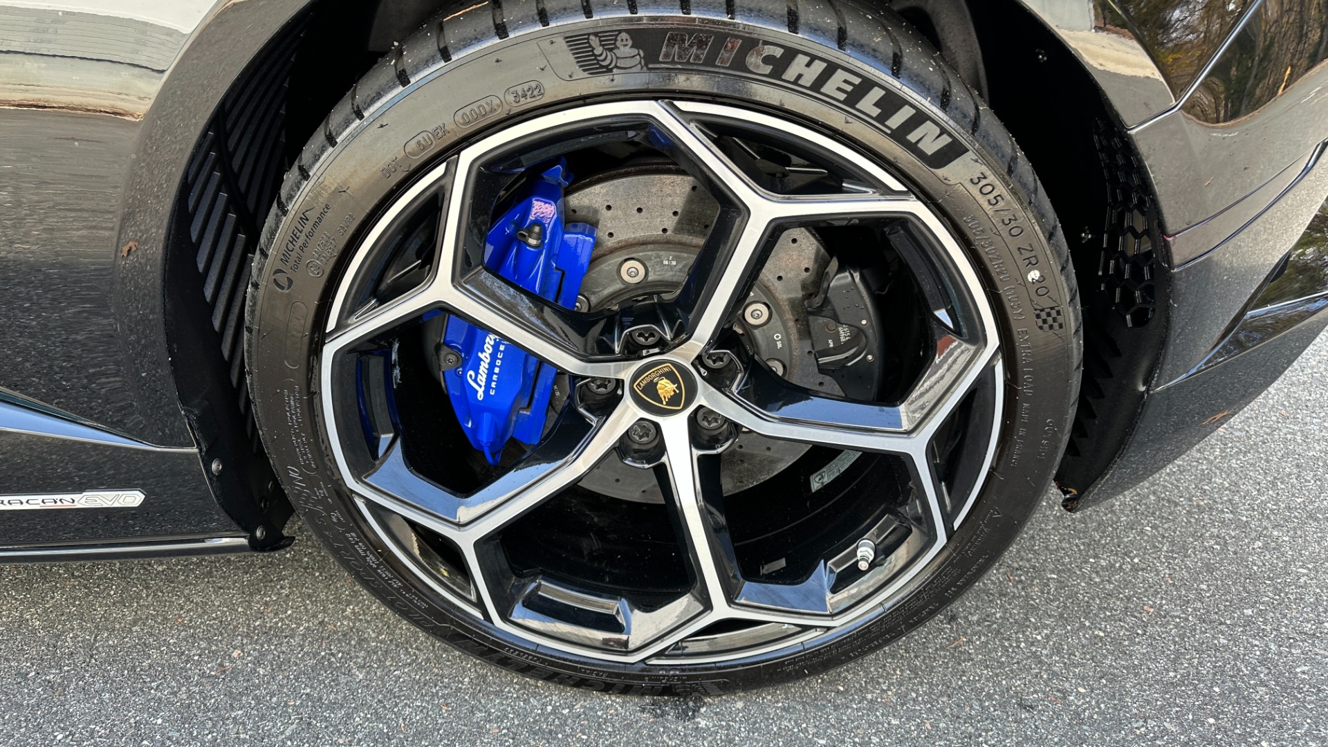 Used 2020 Lamborghini Huracan EVO SPYDER / FRONT LIFT / FULL PAINT PROTECTION FILM / CARBON CERAMICS for sale $280,000 at Formula Imports in Charlotte NC 28227 67