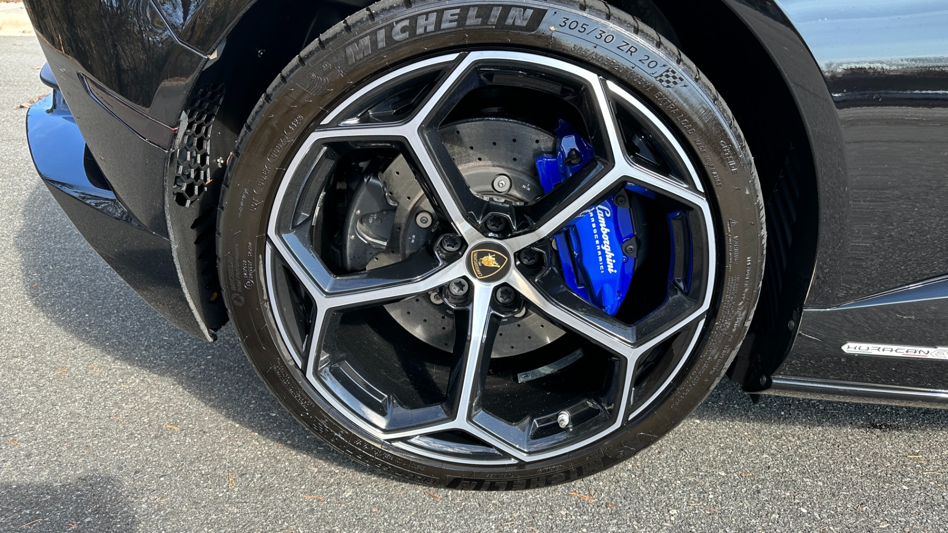 Used 2020 Lamborghini Huracan EVO SPYDER / FRONT LIFT / FULL PAINT PROTECTION FILM / CARBON CERAMICS for sale $280,000 at Formula Imports in Charlotte NC 28227 68