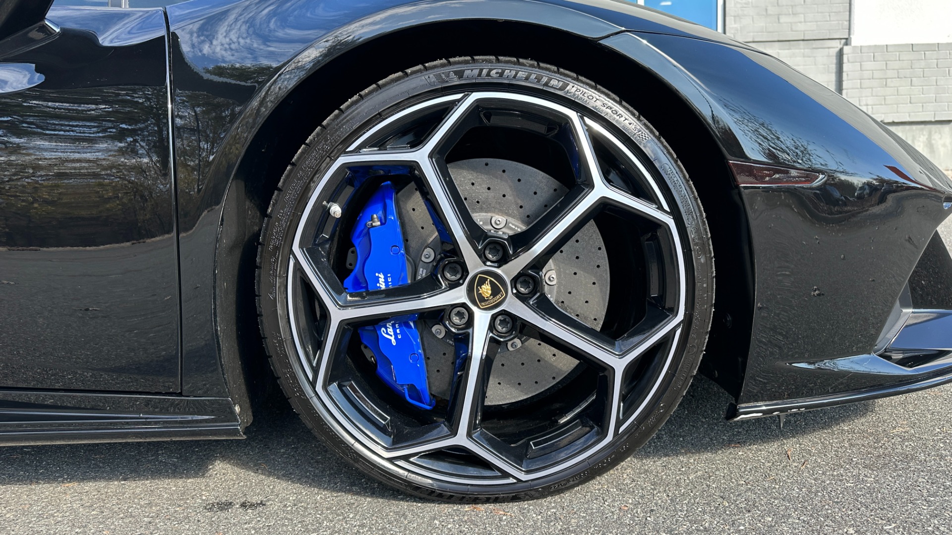 Used 2020 Lamborghini Huracan EVO SPYDER / FRONT LIFT / FULL PAINT PROTECTION FILM / CARBON CERAMICS for sale $280,000 at Formula Imports in Charlotte NC 28227 69