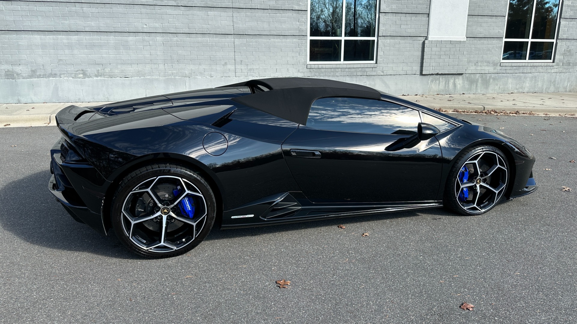 Used 2020 Lamborghini Huracan EVO SPYDER / FRONT LIFT / FULL PAINT PROTECTION FILM / CARBON CERAMICS for sale $280,000 at Formula Imports in Charlotte NC 28227 9
