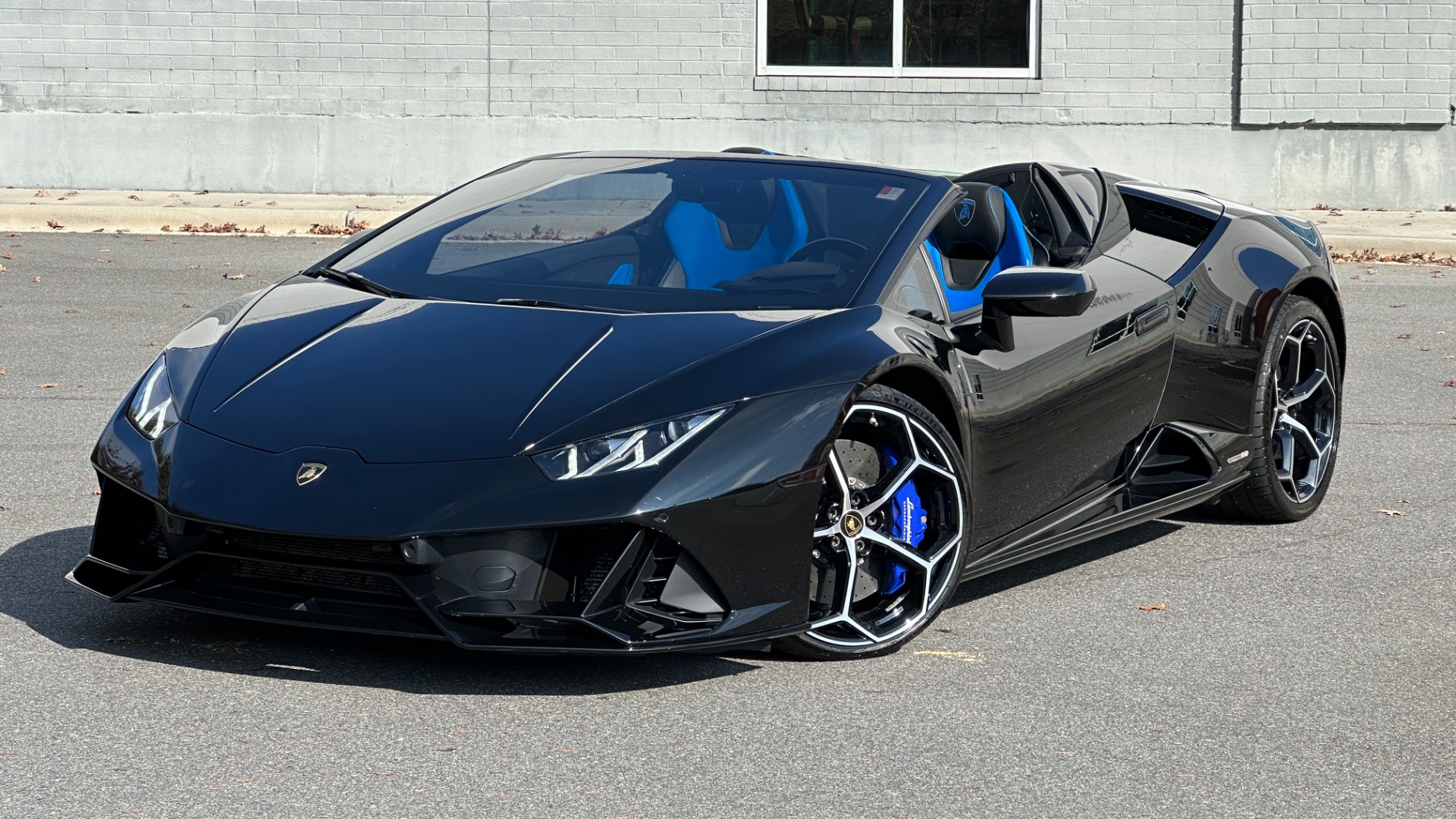 Used 2020 Lamborghini Huracan EVO SPYDER / FRONT LIFT / FULL PAINT PROTECTION FILM / CARBON CERAMICS for sale Sold at Formula Imports in Charlotte NC 28227 1