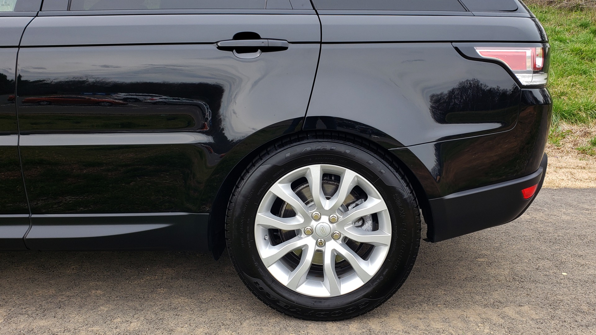 Used 2016 Land Rover RANGE ROVER SPORT V6 HSE 4WD / NAV / SUNROOF / HTD STS / REARVIEW for sale Sold at Formula Imports in Charlotte NC 28227 10