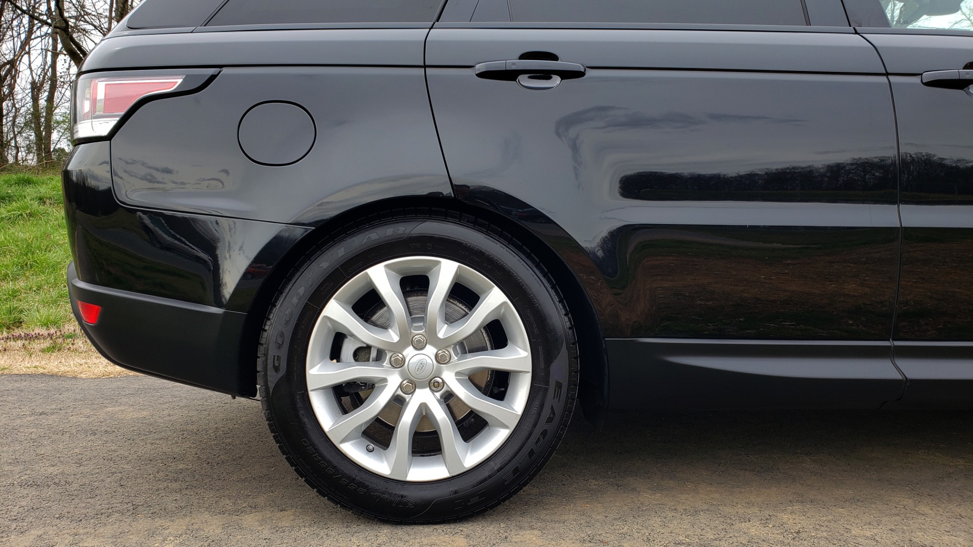 Used 2016 Land Rover RANGE ROVER SPORT V6 HSE 4WD / NAV / SUNROOF / HTD STS / REARVIEW for sale Sold at Formula Imports in Charlotte NC 28227 19