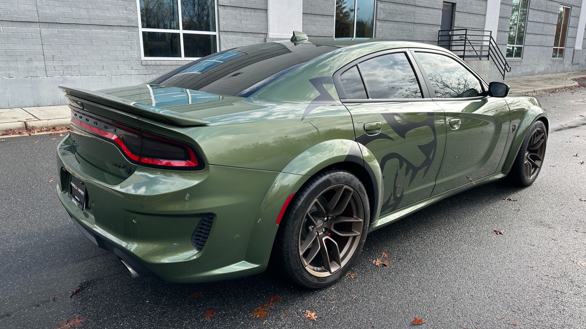 Used 2022 Dodge Charger SRT Hellcat Widebody STARLIGHT ROOF / CUSTOM FLOOR MATS / HELLCAT GRAPHICS for sale $75,995 at Formula Imports in Charlotte NC 28227 4