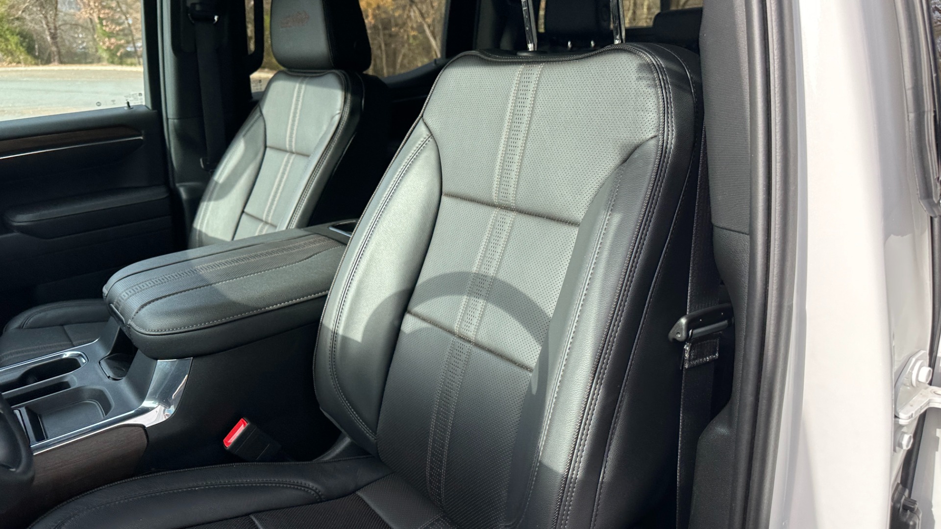 Used 2023 Chevrolet Silverado 1500 HIGH COUNTRY / PREMIUM PACKAGE / V8 ENGINE / PEARL PAINT for sale Sold at Formula Imports in Charlotte NC 28227 13