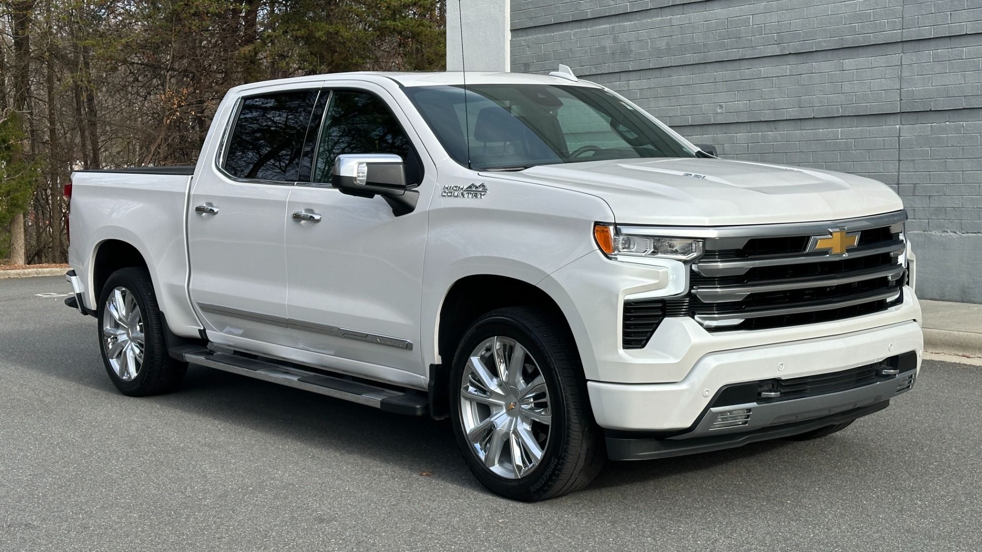 Used 2023 Chevrolet Silverado 1500 HIGH COUNTRY / PREMIUM PACKAGE / V8 ENGINE / PEARL PAINT for sale Sold at Formula Imports in Charlotte NC 28227 2