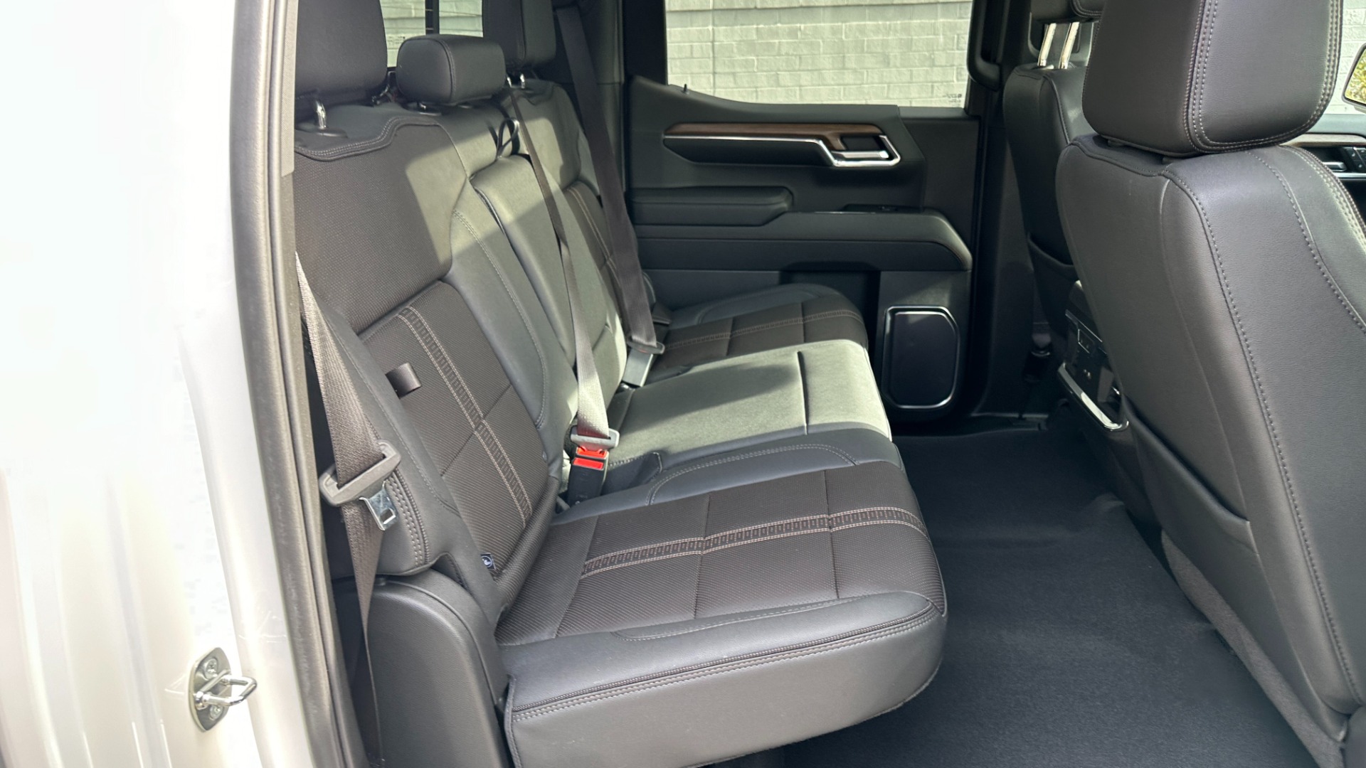 Used 2023 Chevrolet Silverado 1500 HIGH COUNTRY / PREMIUM PACKAGE / V8 ENGINE / PEARL PAINT for sale Sold at Formula Imports in Charlotte NC 28227 29