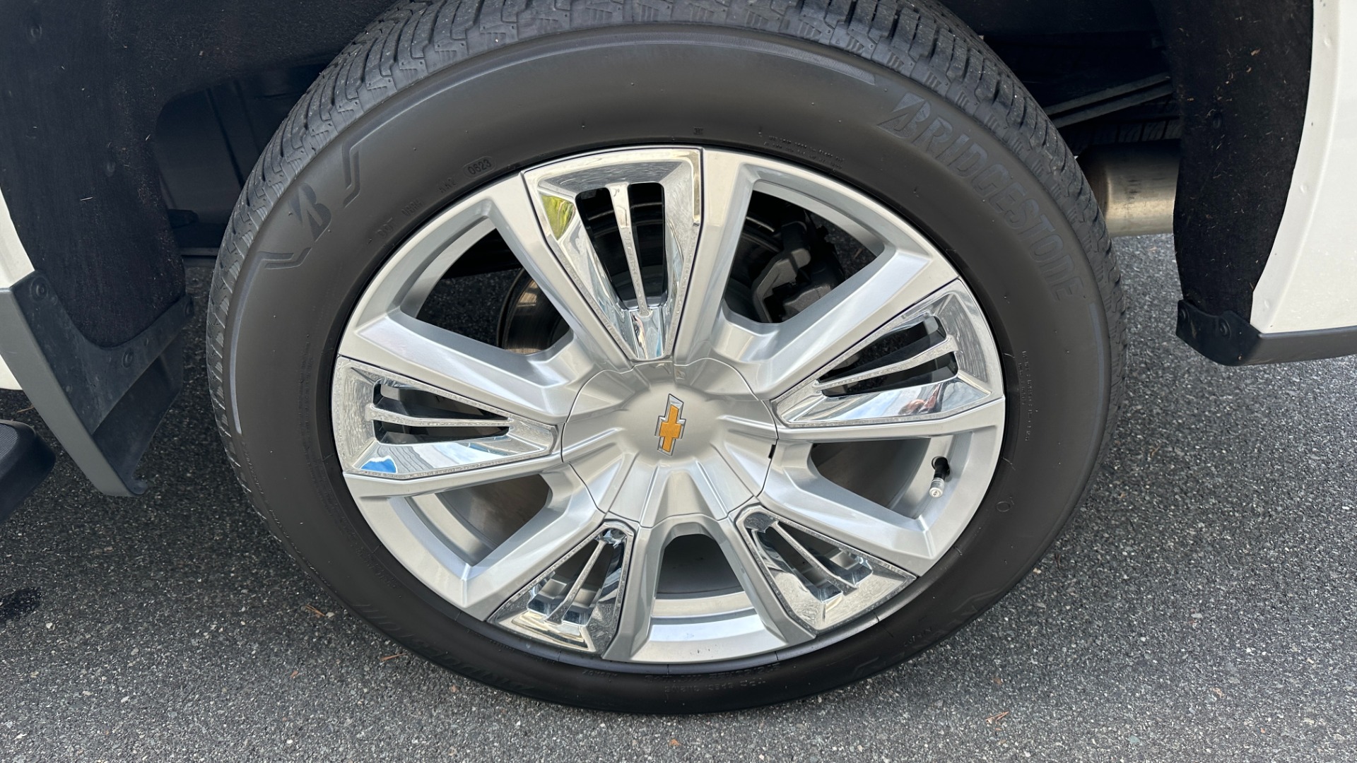 Used 2023 Chevrolet Silverado 1500 HIGH COUNTRY / PREMIUM PACKAGE / V8 ENGINE / PEARL PAINT for sale Sold at Formula Imports in Charlotte NC 28227 40