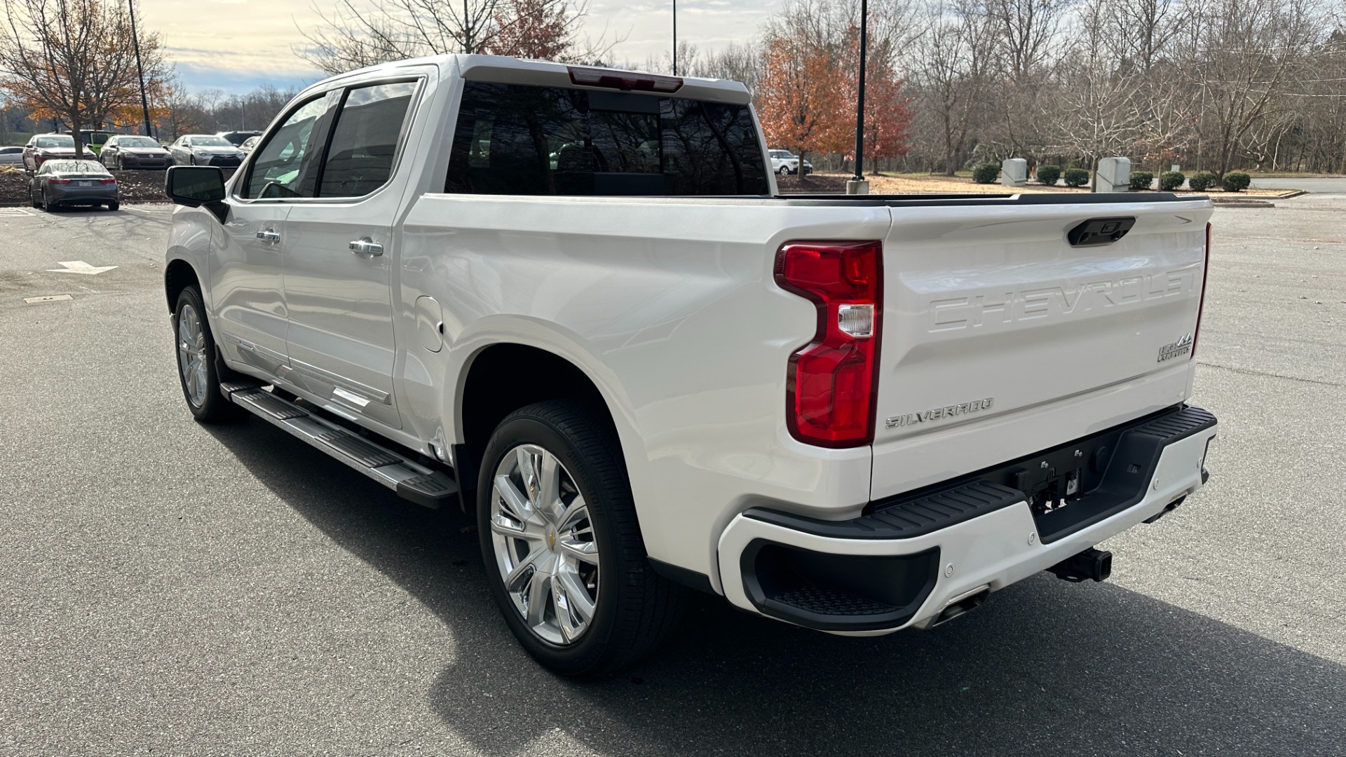 Used 2023 Chevrolet Silverado 1500 HIGH COUNTRY / PREMIUM PACKAGE / V8 ENGINE / PEARL PAINT for sale Sold at Formula Imports in Charlotte NC 28227 7