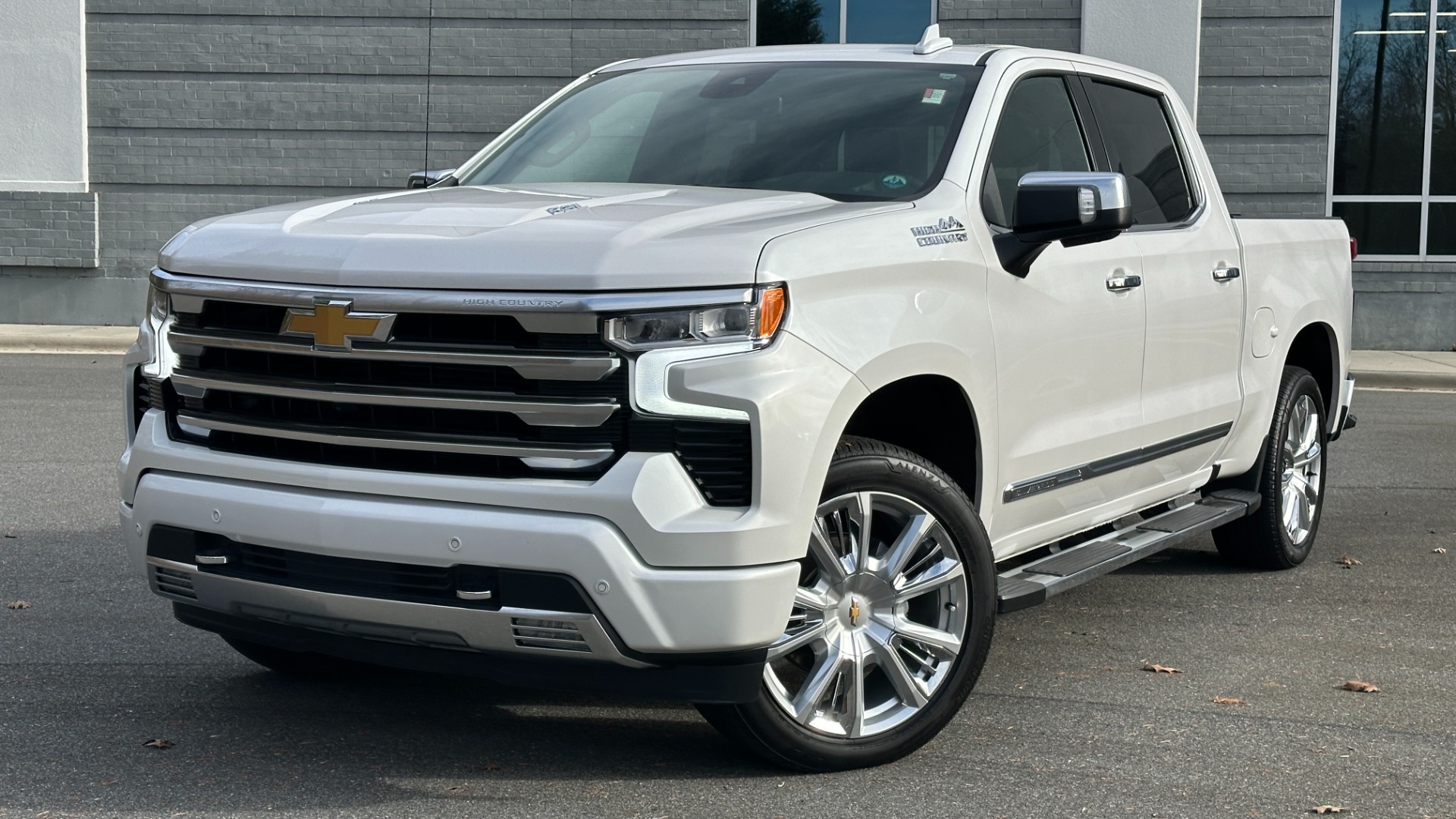Used 2023 Chevrolet Silverado 1500 HIGH COUNTRY / PREMIUM PACKAGE / V8 ENGINE / PEARL PAINT for sale Sold at Formula Imports in Charlotte NC 28227 1