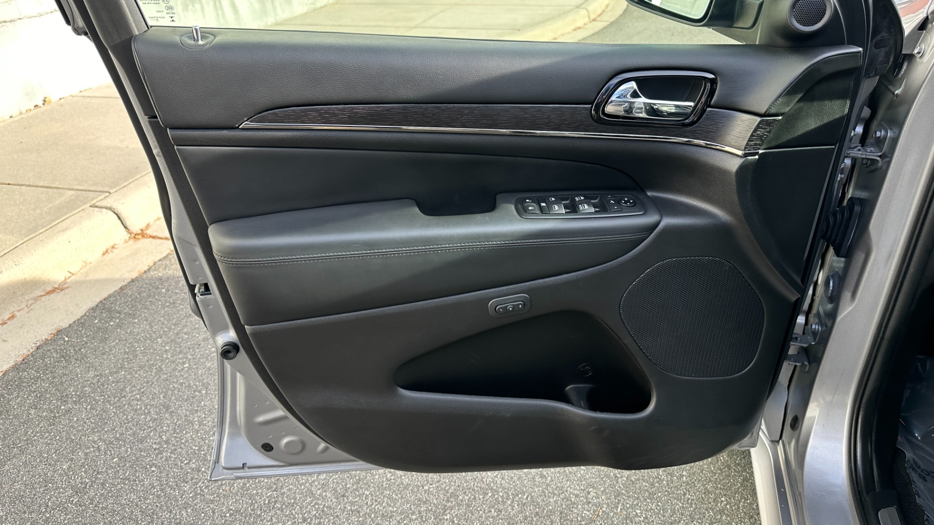 Used 2020 Jeep Grand Cherokee HIGH ALTITUDE / LEATHER / NAV / PANORAMIC ROOF for sale Sold at Formula Imports in Charlotte NC 28227 10
