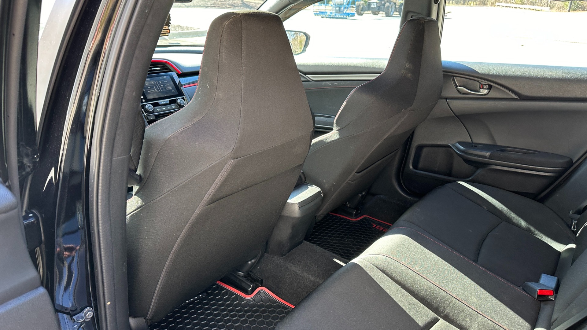 Used 2018 Honda Civic Si Sedan for sale Sold at Formula Imports in Charlotte NC 28227 25