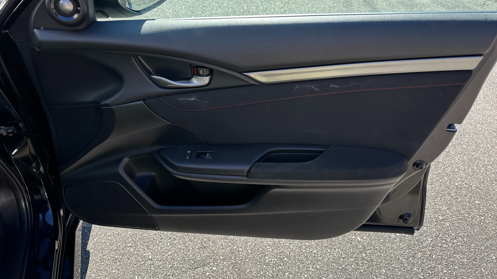 Used 2018 Honda Civic Si Sedan for sale Sold at Formula Imports in Charlotte NC 28227 31
