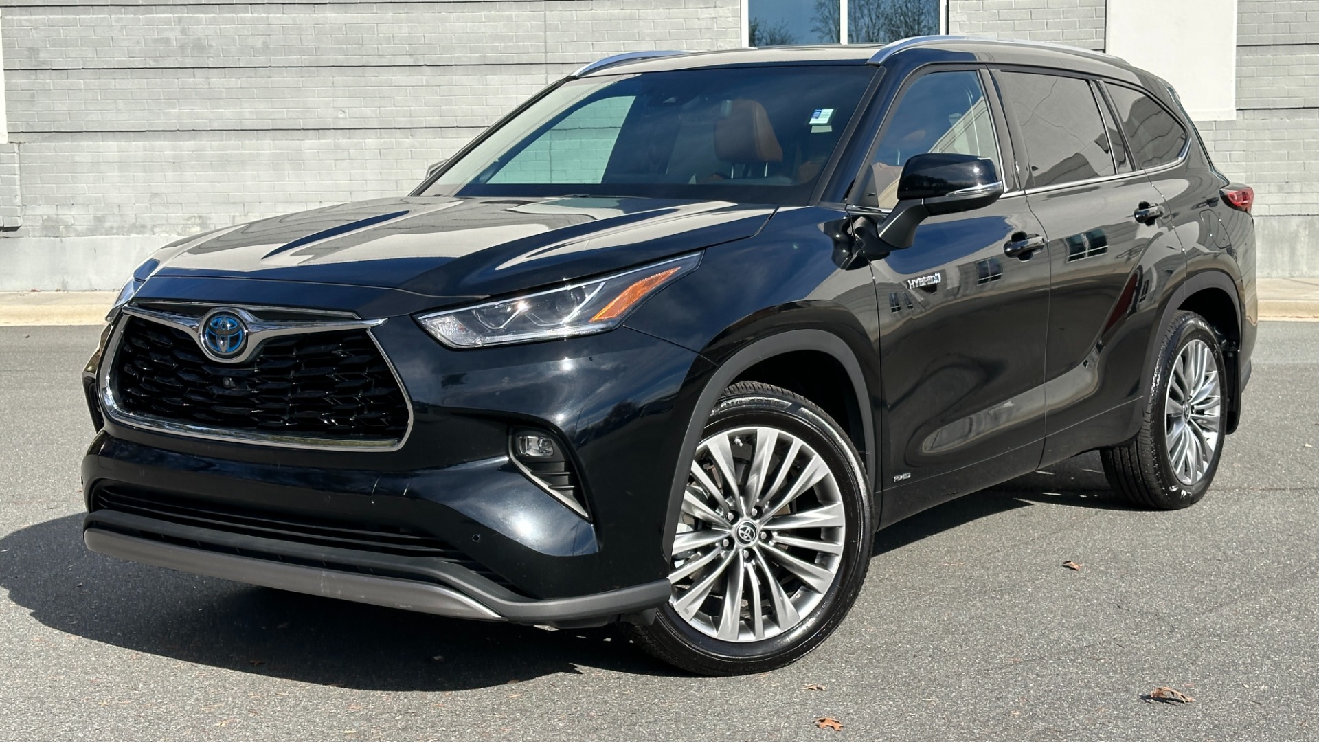 Used 2021 Toyota Highlander Hybrid Platinum for sale Sold at Formula Imports in Charlotte NC 28227 1