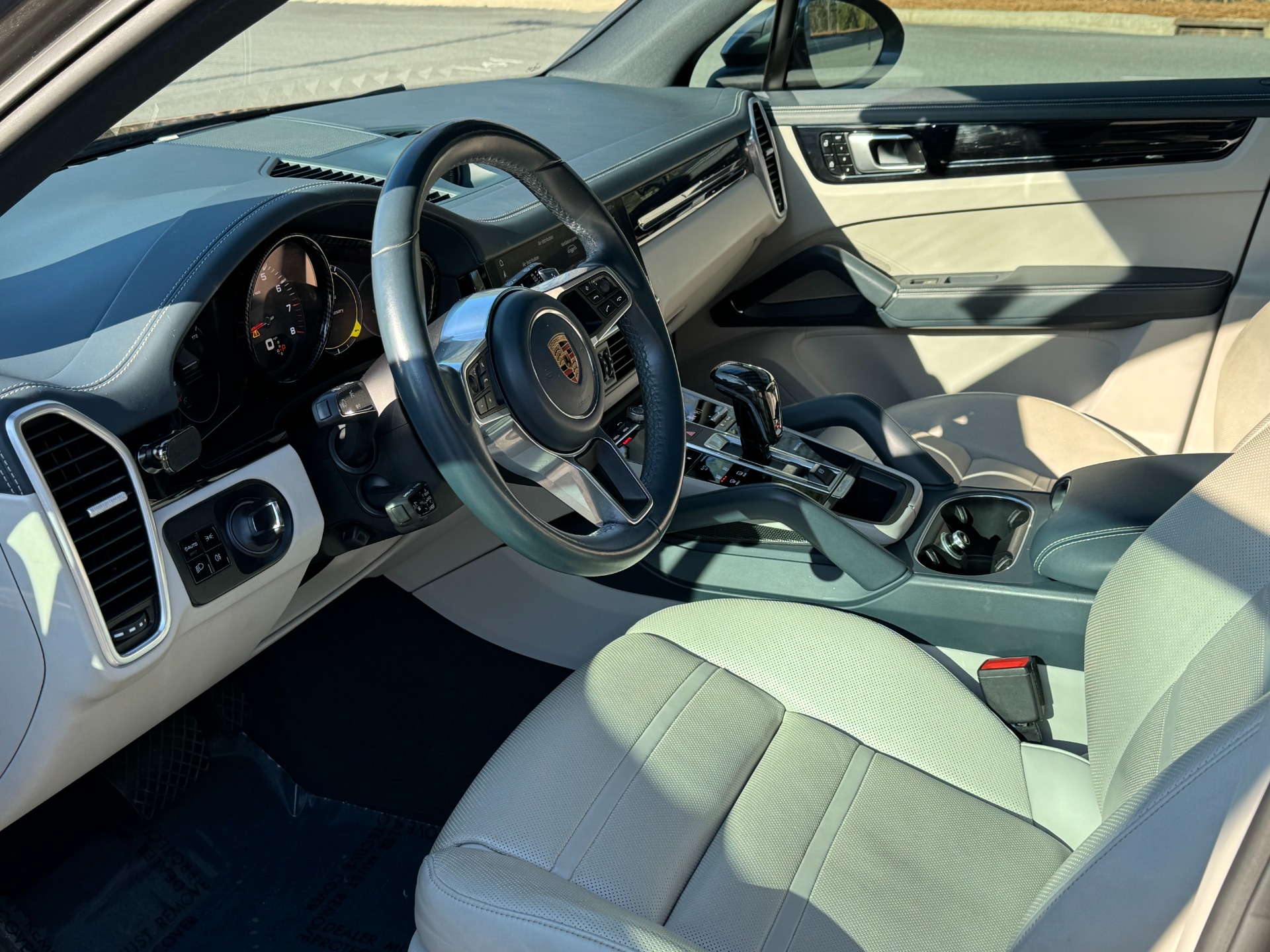 Used 2019 Porsche Cayenne PREMIUM / TOW PKG / 2 TONE LEATHER / PANORAMIC ROOF for sale Sold at Formula Imports in Charlotte NC 28227 20