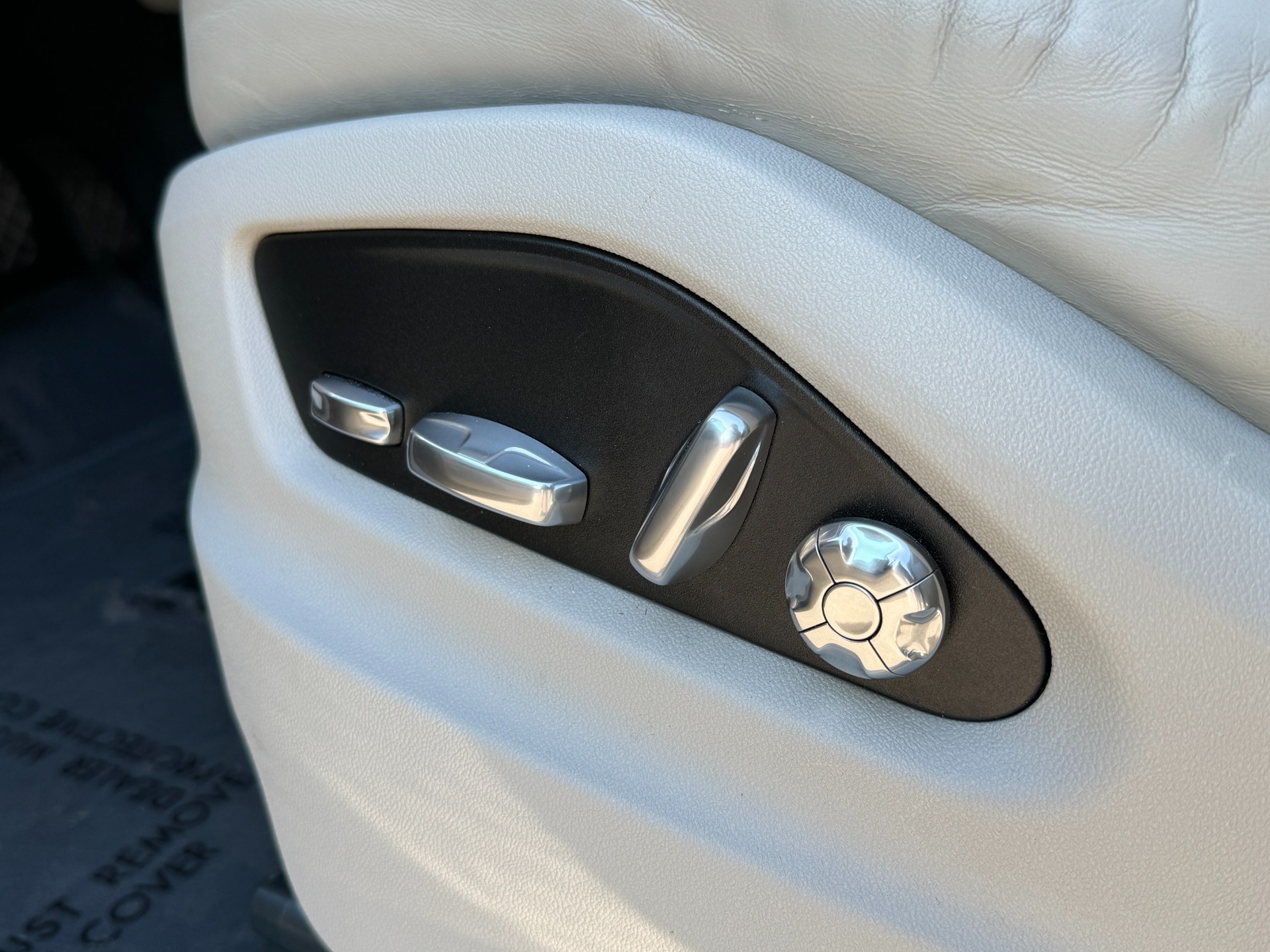 Used 2019 Porsche Cayenne PREMIUM / TOW PKG / 2 TONE LEATHER / PANORAMIC ROOF for sale Sold at Formula Imports in Charlotte NC 28227 23