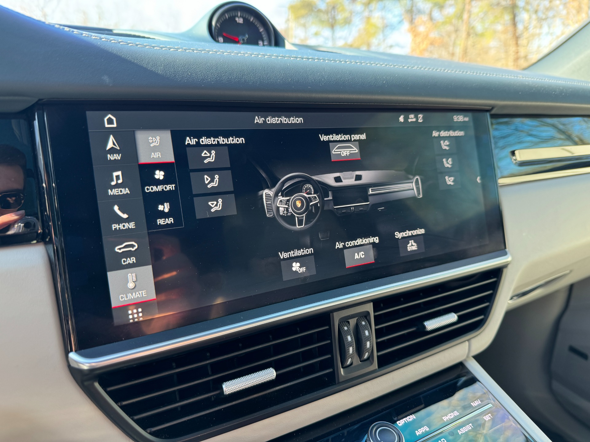Used 2019 Porsche Cayenne PREMIUM / TOW PKG / 2 TONE LEATHER / PANORAMIC ROOF for sale Sold at Formula Imports in Charlotte NC 28227 29