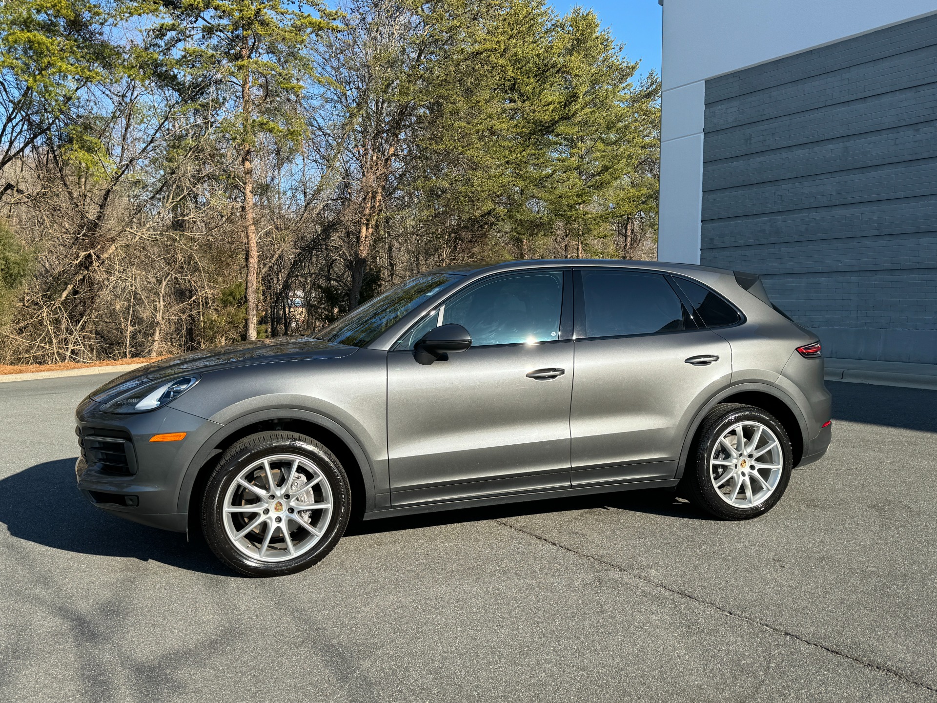 Used 2019 Porsche Cayenne PREMIUM / TOW PKG / 2 TONE LEATHER / PANORAMIC ROOF for sale $41,995 at Formula Imports in Charlotte NC 28227 3