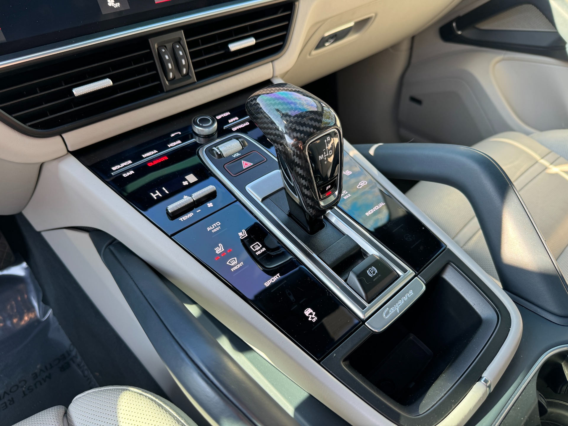 Used 2019 Porsche Cayenne PREMIUM / TOW PKG / 2 TONE LEATHER / PANORAMIC ROOF for sale Sold at Formula Imports in Charlotte NC 28227 30