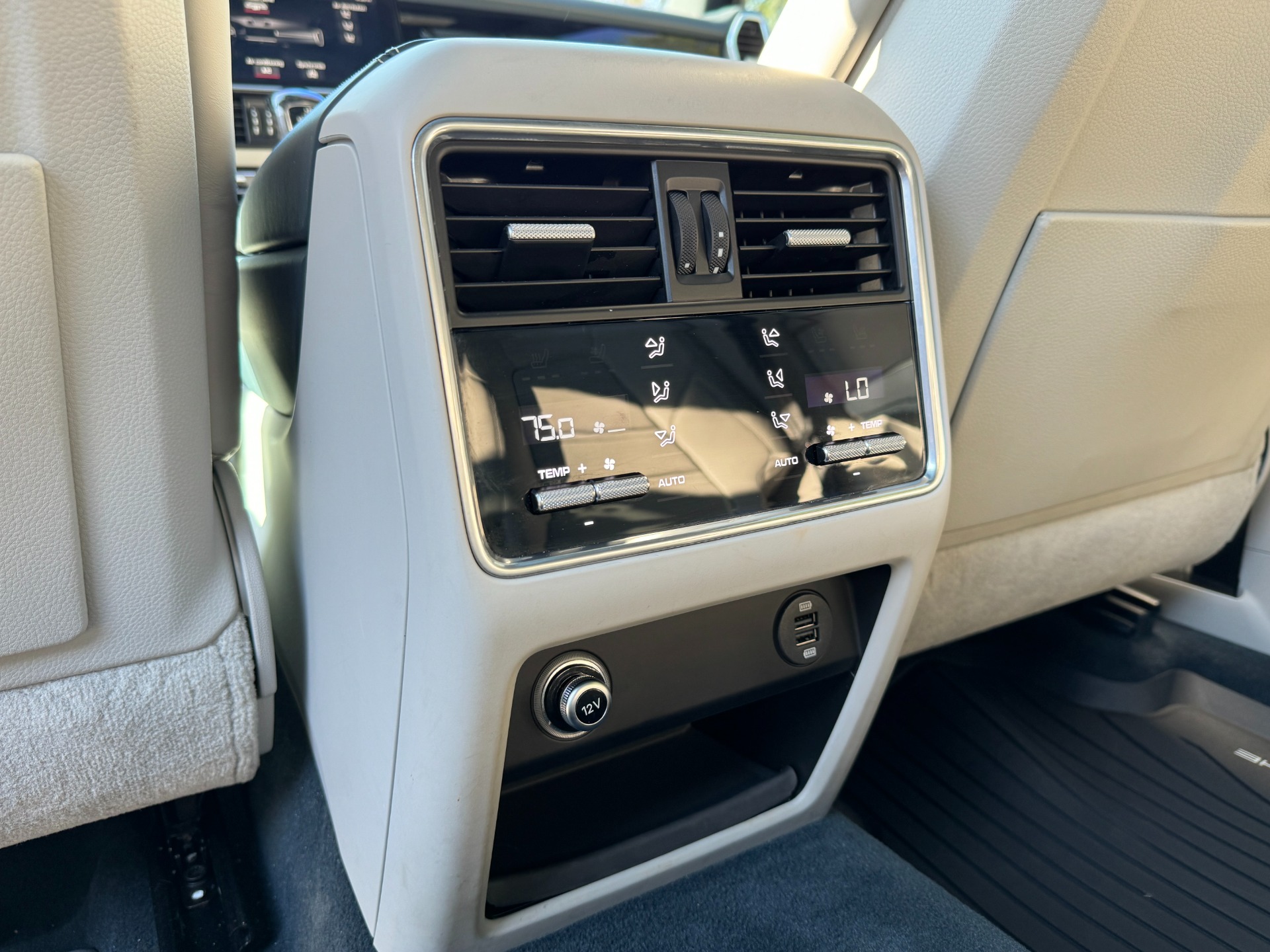 Used 2019 Porsche Cayenne PREMIUM / TOW PKG / 2 TONE LEATHER / PANORAMIC ROOF for sale Sold at Formula Imports in Charlotte NC 28227 36