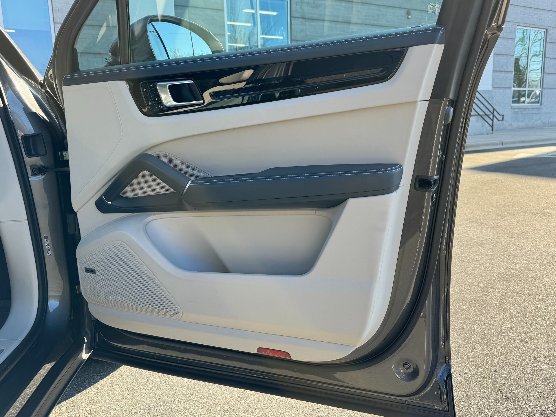 Used 2019 Porsche Cayenne PREMIUM / TOW PKG / 2 TONE LEATHER / PANORAMIC ROOF for sale Sold at Formula Imports in Charlotte NC 28227 37