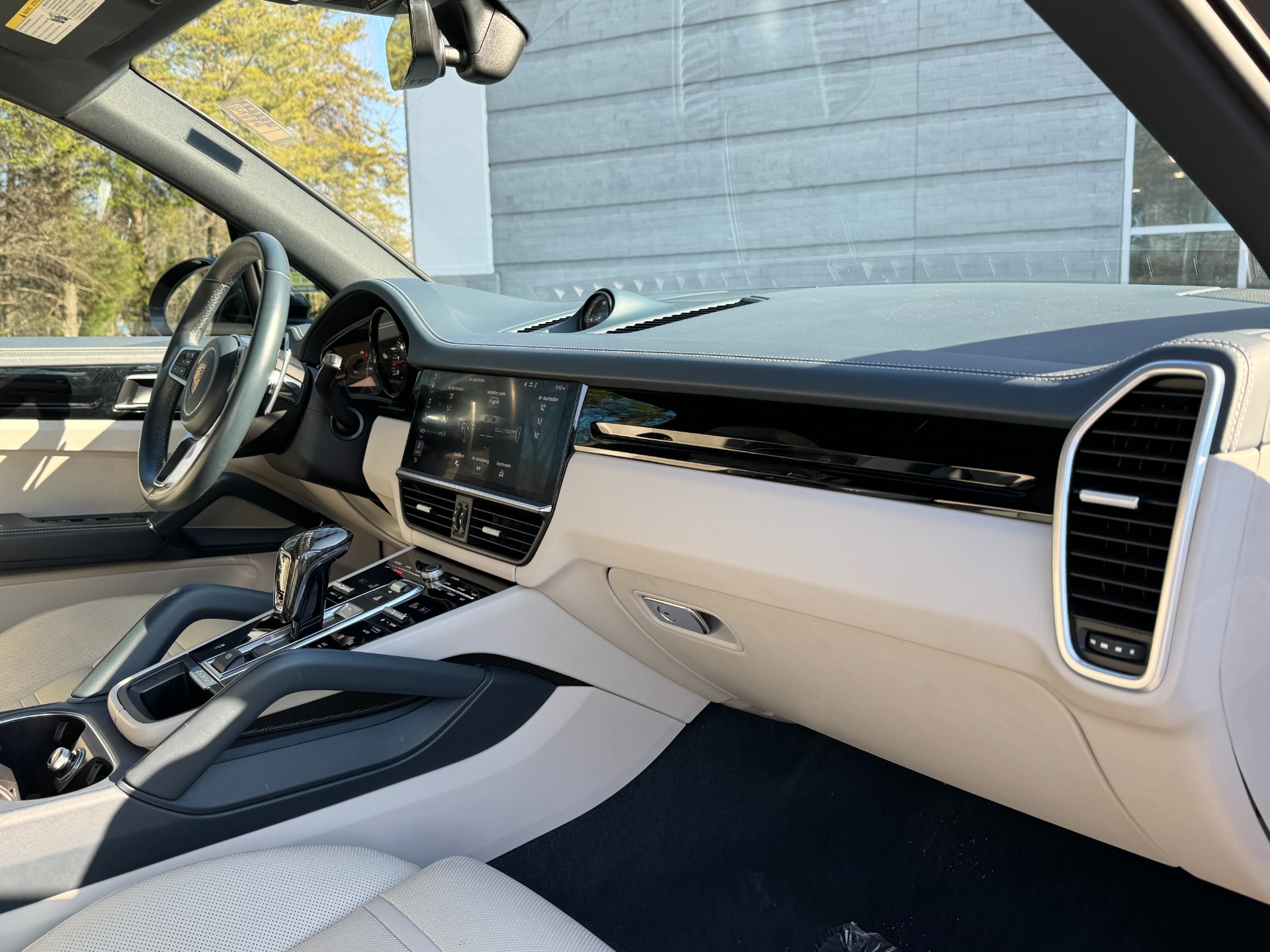 Used 2019 Porsche Cayenne PREMIUM / TOW PKG / 2 TONE LEATHER / PANORAMIC ROOF for sale Sold at Formula Imports in Charlotte NC 28227 39