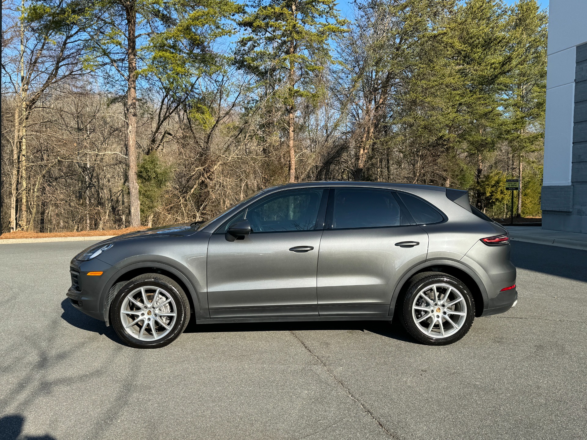 Used 2019 Porsche Cayenne PREMIUM / TOW PKG / 2 TONE LEATHER / PANORAMIC ROOF for sale Sold at Formula Imports in Charlotte NC 28227 4