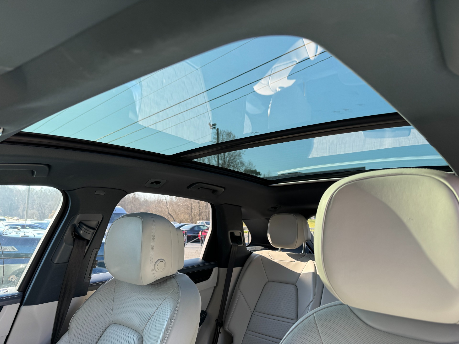 Used 2019 Porsche Cayenne PREMIUM / TOW PKG / 2 TONE LEATHER / PANORAMIC ROOF for sale Sold at Formula Imports in Charlotte NC 28227 43