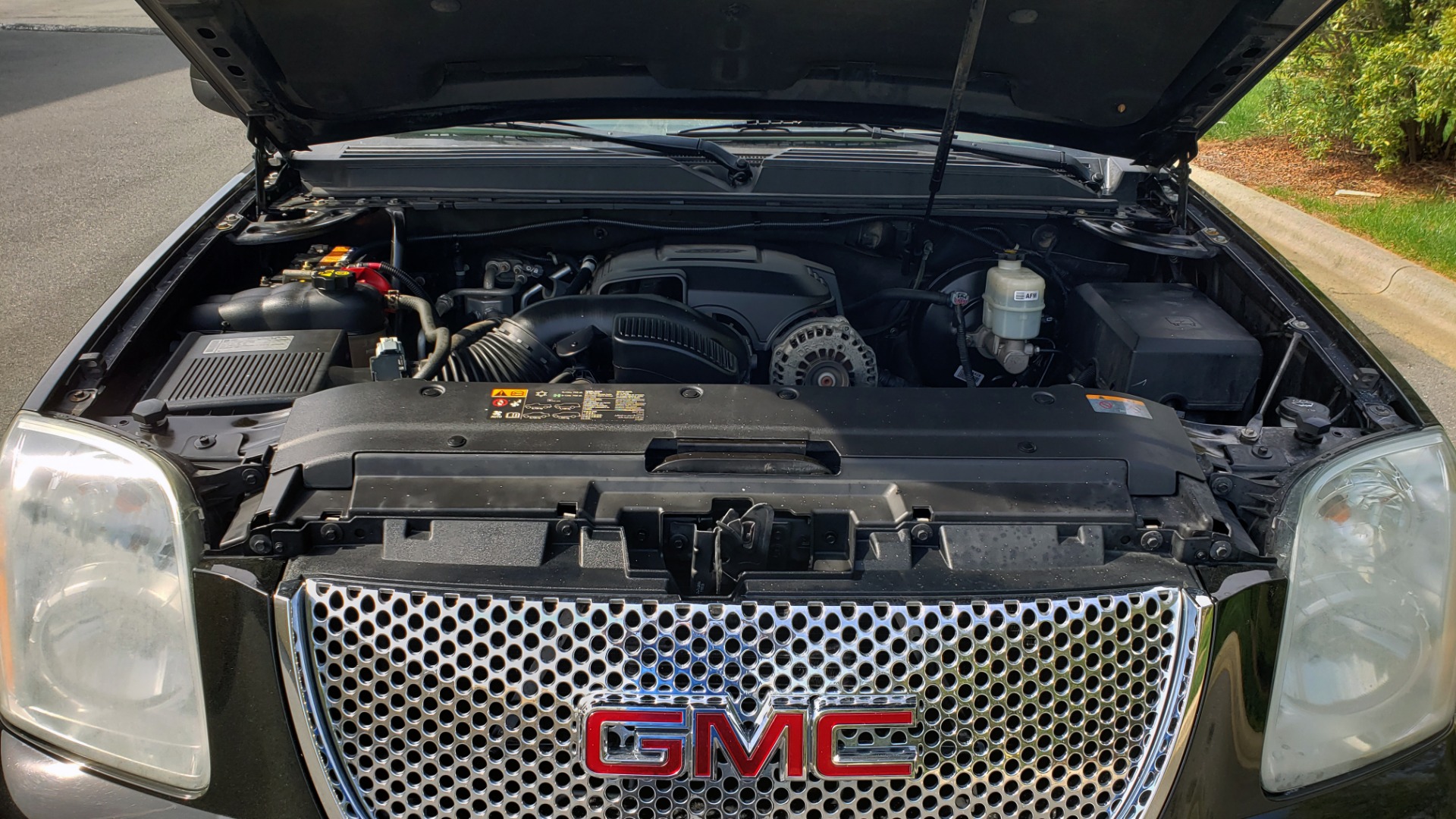 Used 2012 GMC YUKON XL DENALI AWD / NAV / SUN & ENT PKG / SUNROOF / REARVIEW / 3-ROW for sale Sold at Formula Imports in Charlotte NC 28227 10