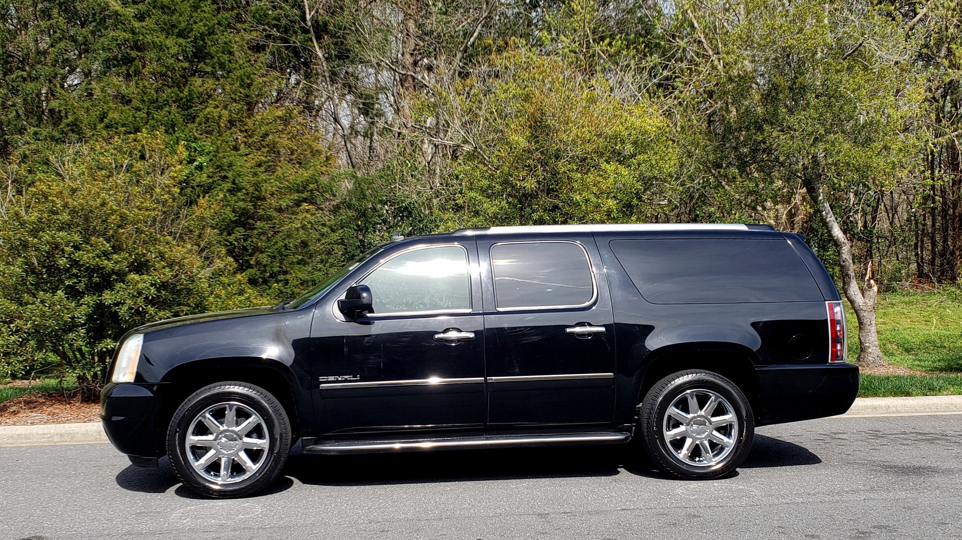 Used 2012 GMC YUKON XL DENALI AWD / NAV / SUN & ENT PKG / SUNROOF / REARVIEW / 3-ROW for sale Sold at Formula Imports in Charlotte NC 28227 2