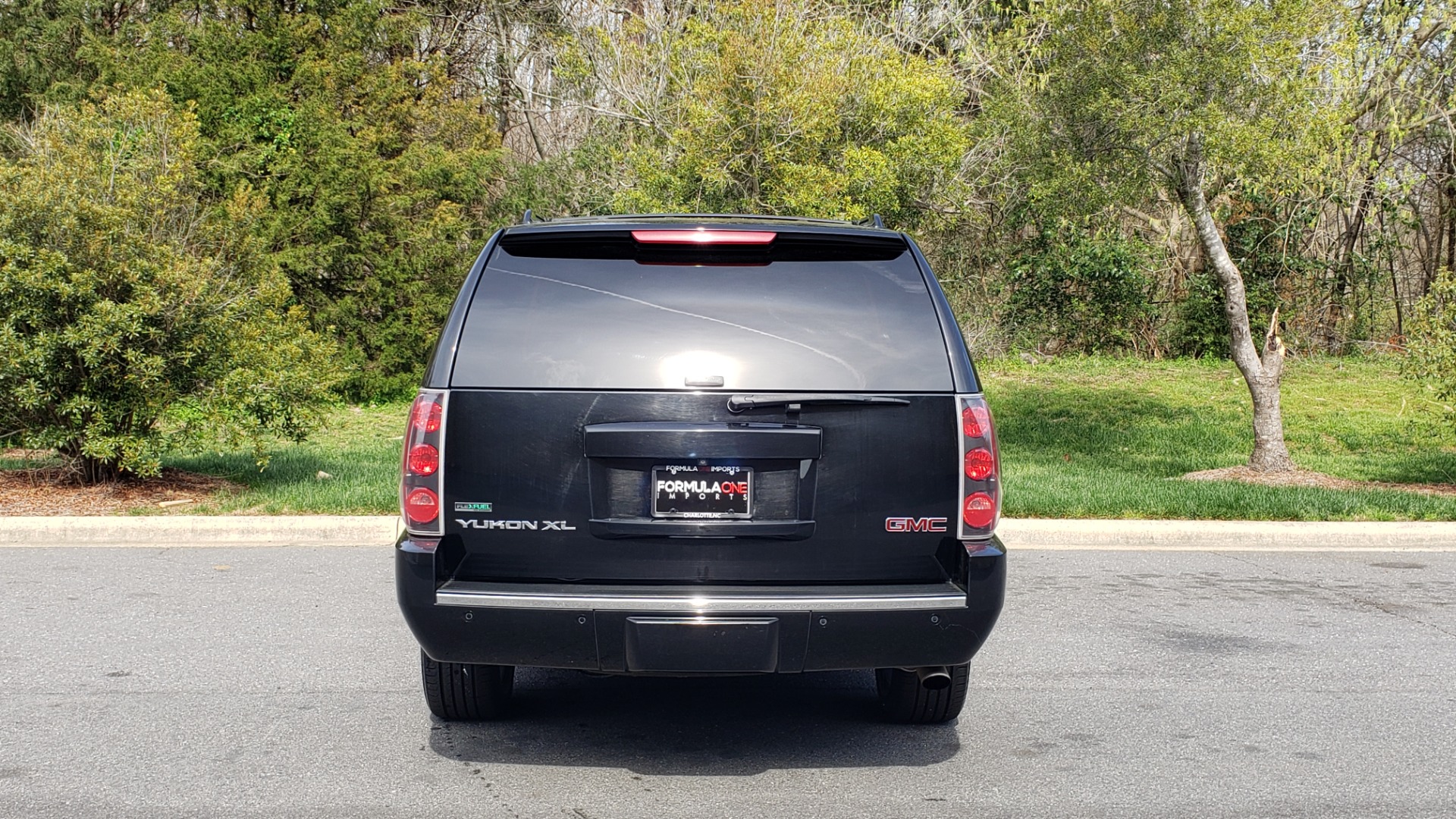Used 2012 GMC YUKON XL DENALI AWD / NAV / SUN & ENT PKG / SUNROOF / REARVIEW / 3-ROW for sale Sold at Formula Imports in Charlotte NC 28227 25