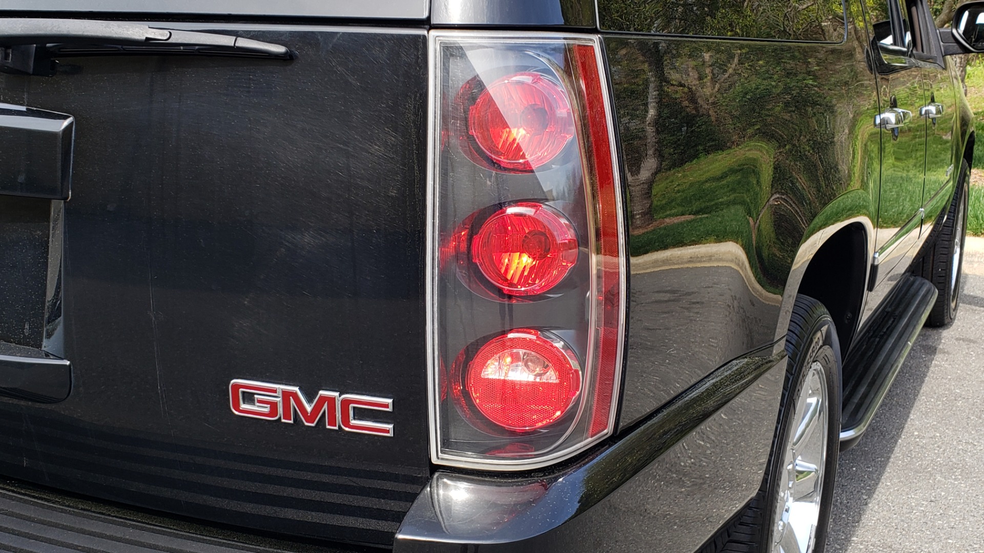 Used 2012 GMC YUKON XL DENALI AWD / NAV / SUN & ENT PKG / SUNROOF / REARVIEW / 3-ROW for sale Sold at Formula Imports in Charlotte NC 28227 27