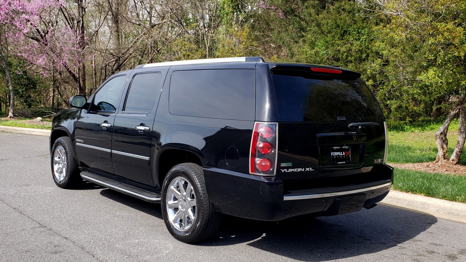 Used 2012 GMC YUKON XL DENALI AWD / NAV / SUN & ENT PKG / SUNROOF / REARVIEW / 3-ROW for sale Sold at Formula Imports in Charlotte NC 28227 3