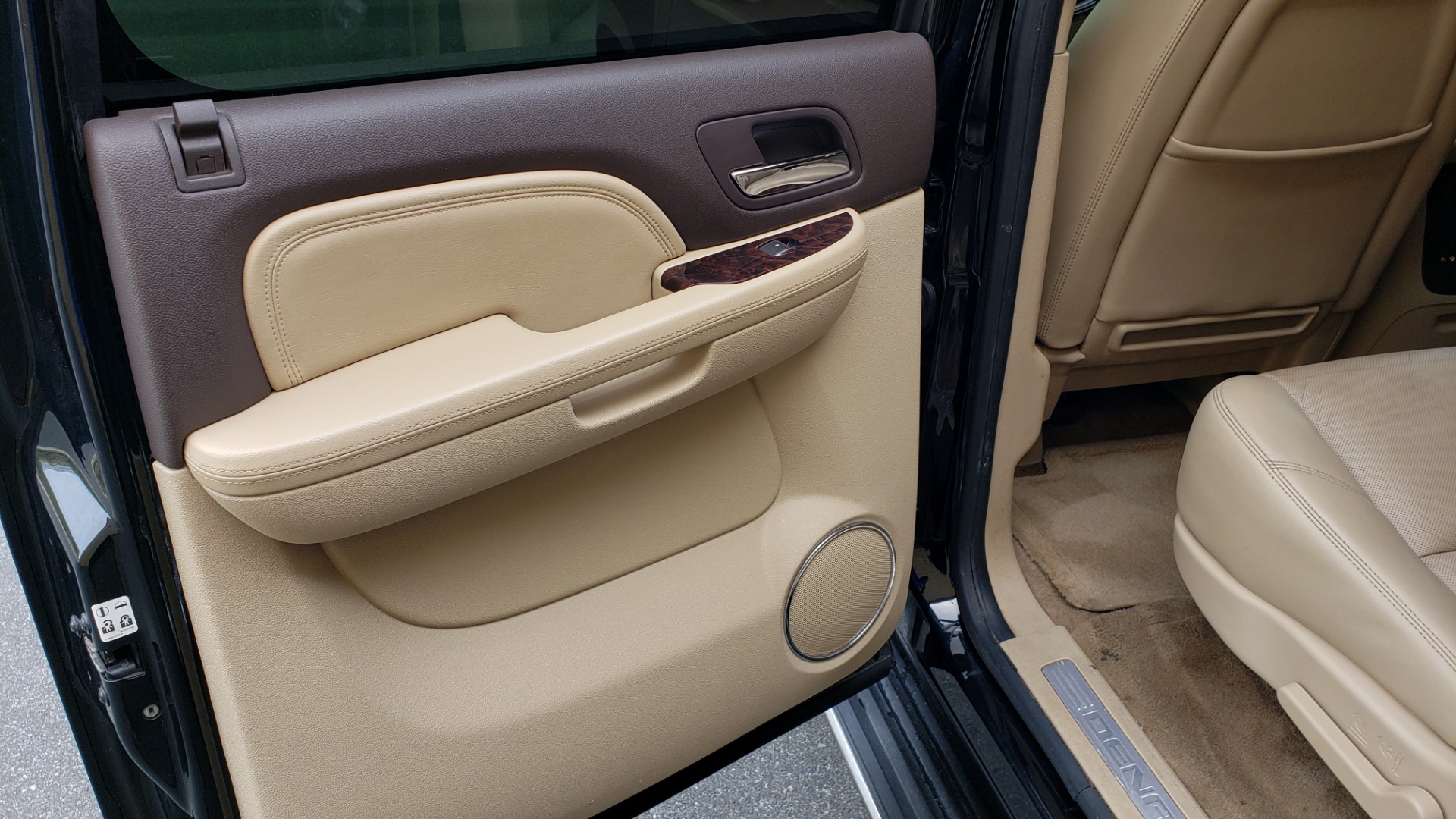 Used 2012 GMC YUKON XL DENALI AWD / NAV / SUN & ENT PKG / SUNROOF / REARVIEW / 3-ROW for sale Sold at Formula Imports in Charlotte NC 28227 50